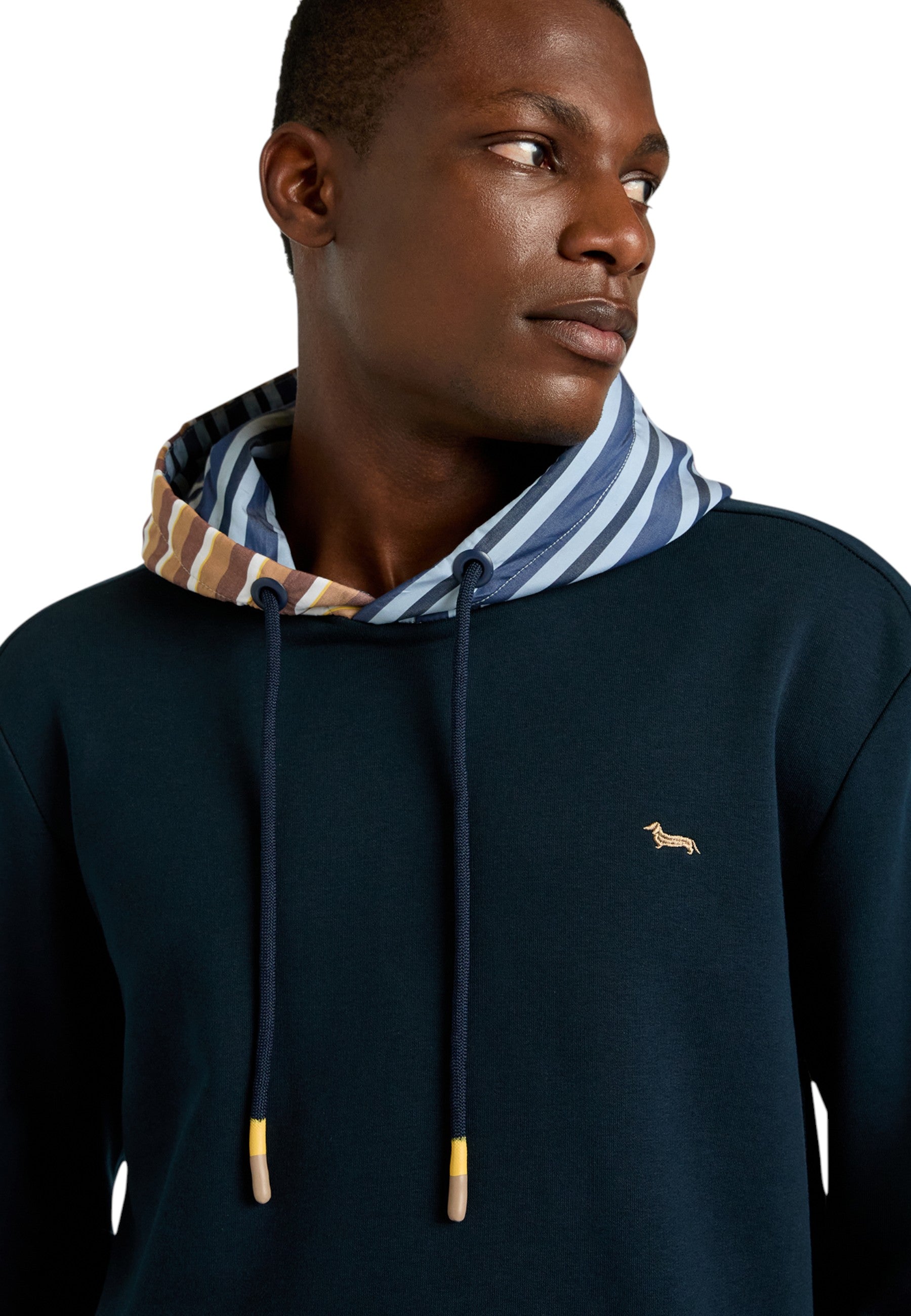 Moda Uomo: Abbigliamento Elegante, Streetwear & Accessori