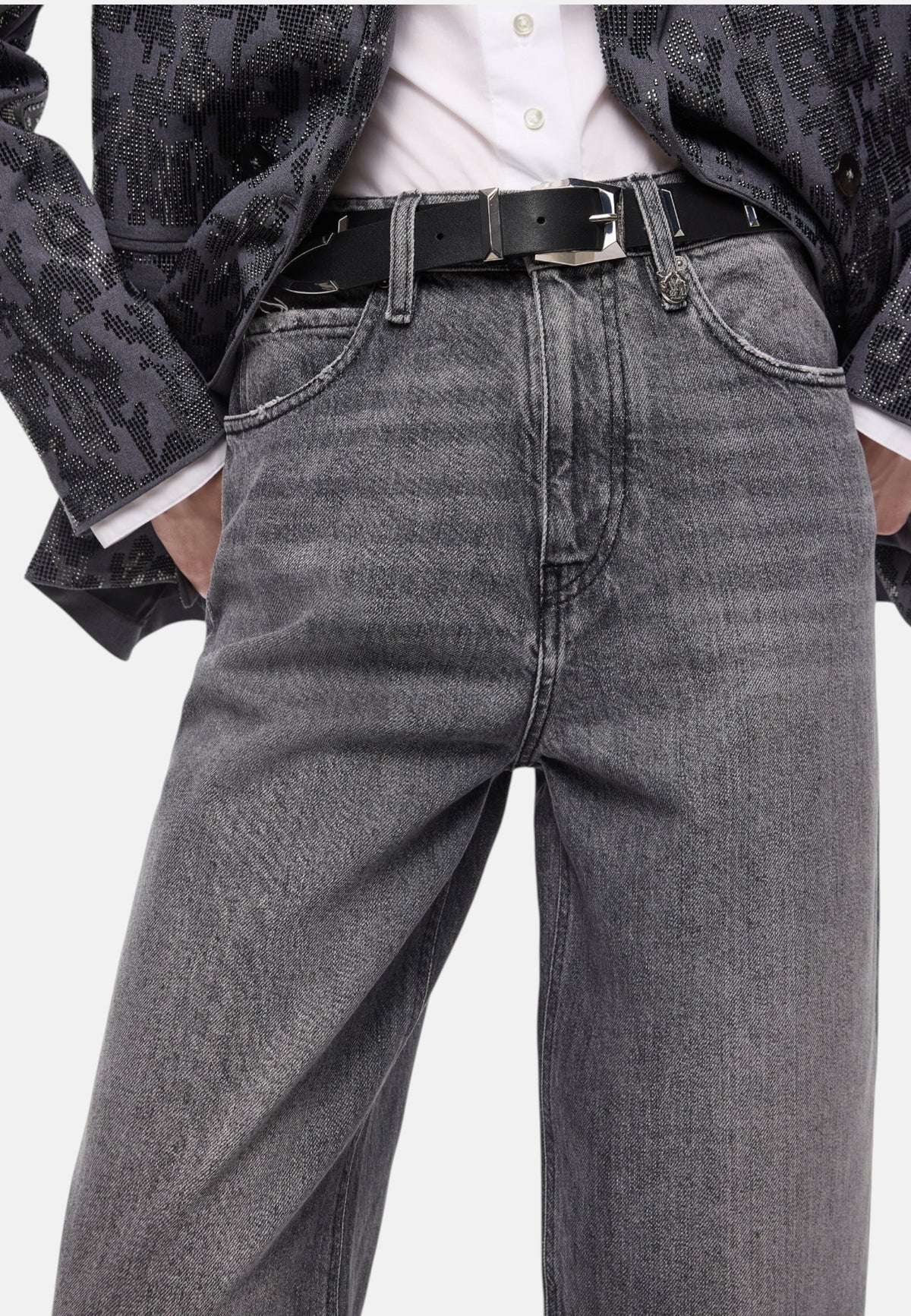 Jeans Barrel Fit Donna Pinko Vestibilit� balloon, gamba arrotondata e pi� stretta al fondo, vita regular con passanti, denim in cotone e lyocell, ricamo Love Birds sulla tasca posteriore Estelle 103857A2RY