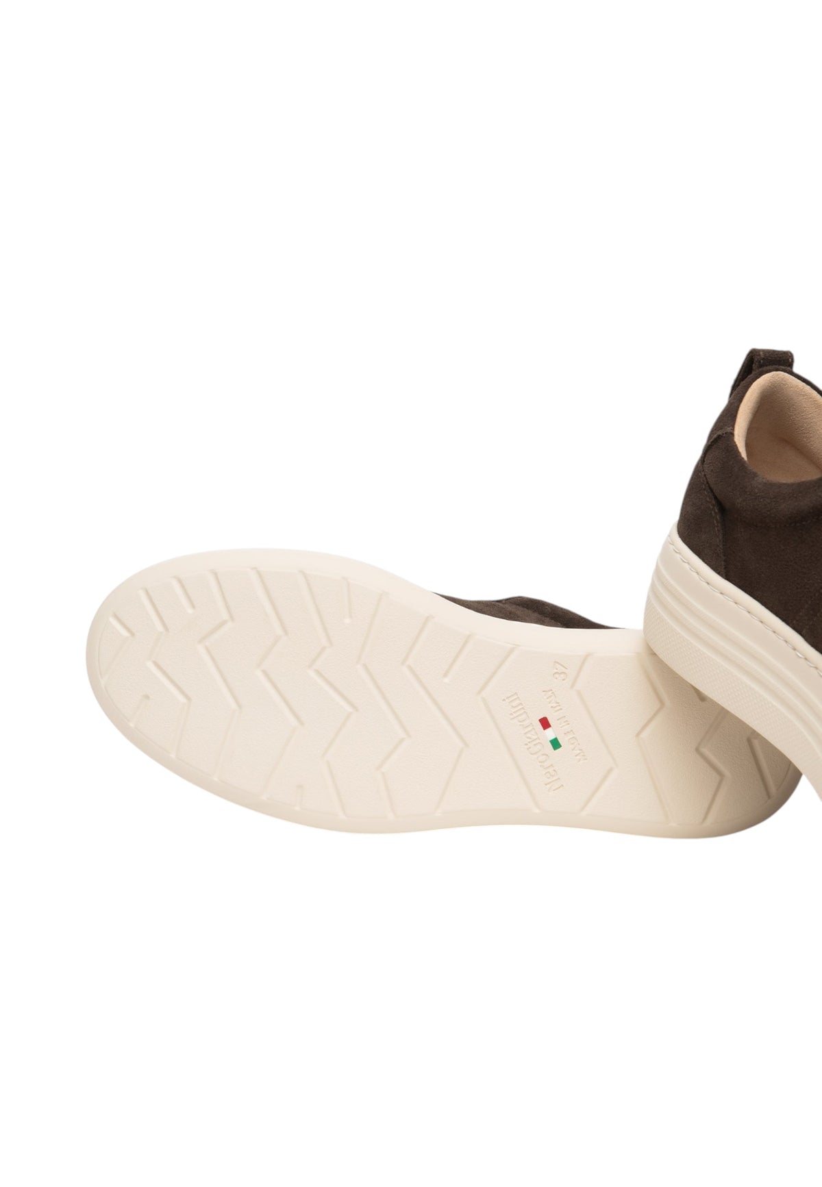 Sneakers Basse Donna Nero Giardini Tomaia in pelle scamosciata, chiusura con lacci, pompon decorativo, suola platform oversize, Made in Italy  I617441D