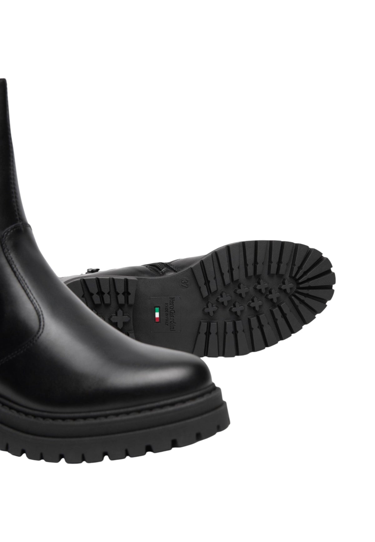Stivaletti Chelsea Donna Nero Giardini Tomaia in pelle, cinturino decorativo con fibbia, inserti elastici, punta tonda, suola carrarmato, Made in Italy  I618020D