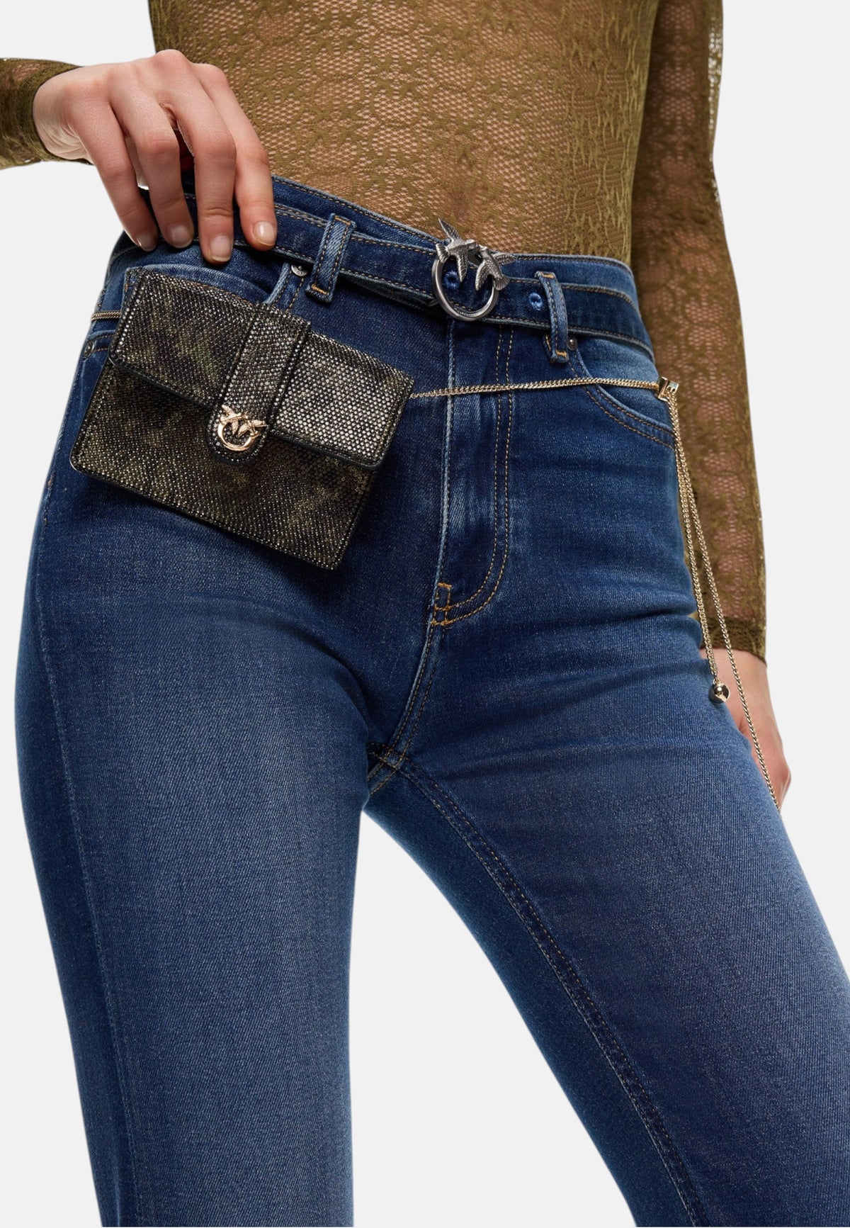 Jeans Flare Fit Donna Pinko Vestibilit� flare, gamba svasata dal ginocchio, design cinque tasche, denim stretch, cintura abbinata con fibbia Love Birds, ricamo sulla tasca posteriore Flora 100166A3FR