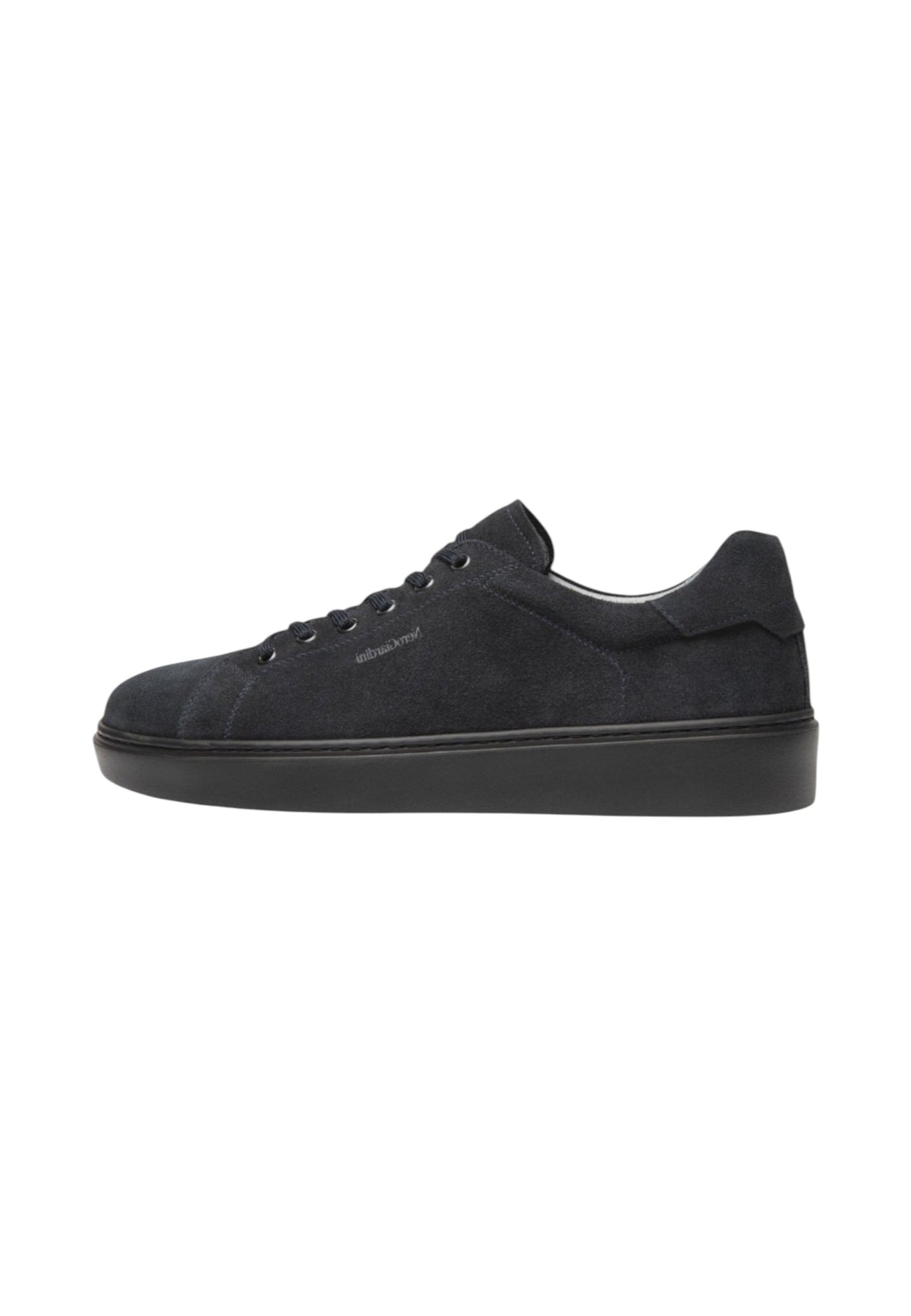 Sneakers Basse Uomo Nero Giardini Tomaia in pelle, chiusura con lacci, punta tonda, suola a cassetta in gomma, logo laterale, Made in Italy  I601382U