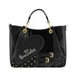Borsa A Mano Donna Braccialini A Bauletto, Doppio con tracolla removibile e regolabile, Chiusura con clip, Con pochette interna removibile, Patchwork con maxi cuore e micro borchie, Dimensioni: 31 x 13 x 23 Cm Amy Patchwork B19201YY