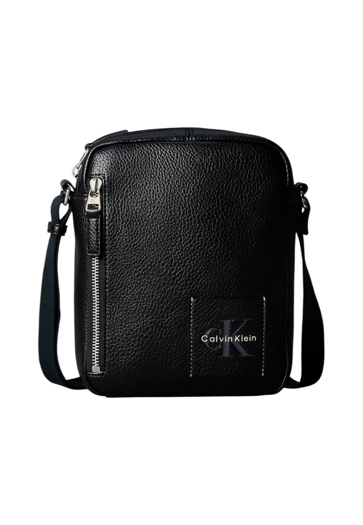 Borsa A Tracolla Uomo Calvin klein Ecopelle Martellata, Tracolla Regolabile, Chiusura Con Zip, Tasca Frontale Con Zip Verticale, Dettaglio Monogram CK, Logo Calvin Klein, Finiture Metalliche Bold Pebble LV04D3623G
