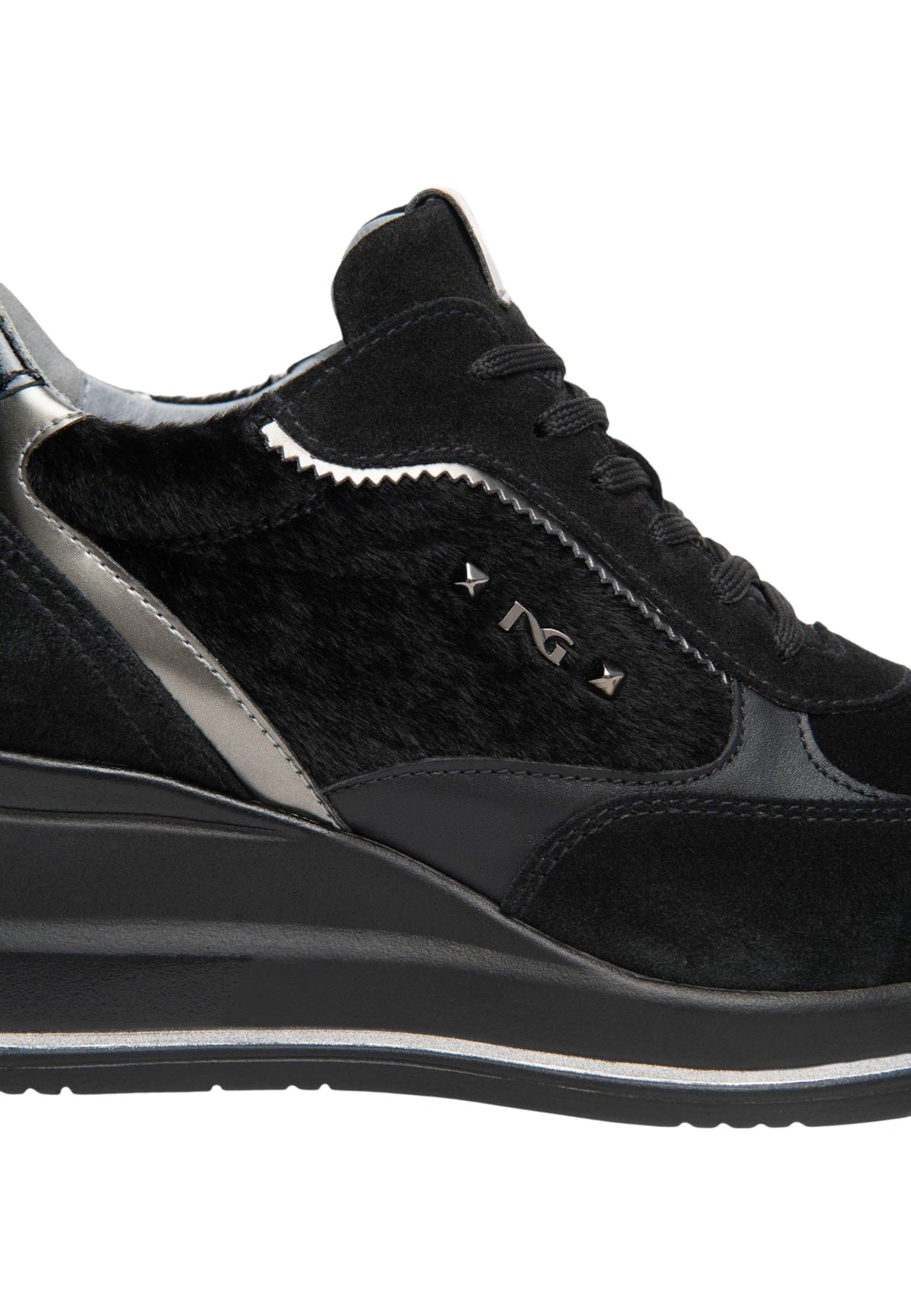 Sneakers Basse Donna Nero Giardini Tomaia in pelle e tessuto, chiusura con lacci, pannelli sovrapposti, fondo rialzato, Made in Italy  I617391D