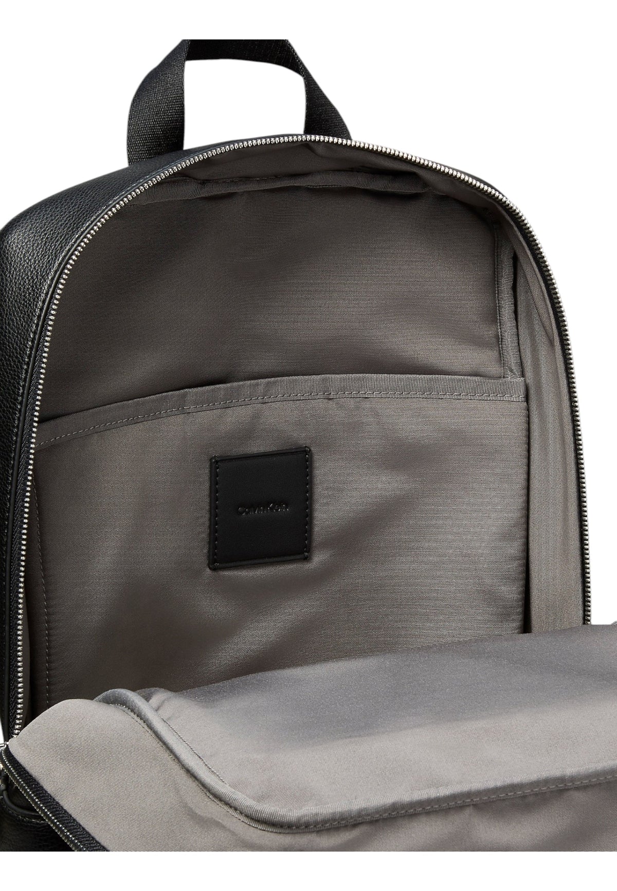 Zaino  Uomo Calvin klein Effetto Pelle Martellata, Chiusura Con Doppia Zip, Tasche Frontali Con Zip, Manico Superiore, Spallacci Imbottiti Regolabili, Schienale Imbottito, Logo Calvin Klein Raised LV04D3493G