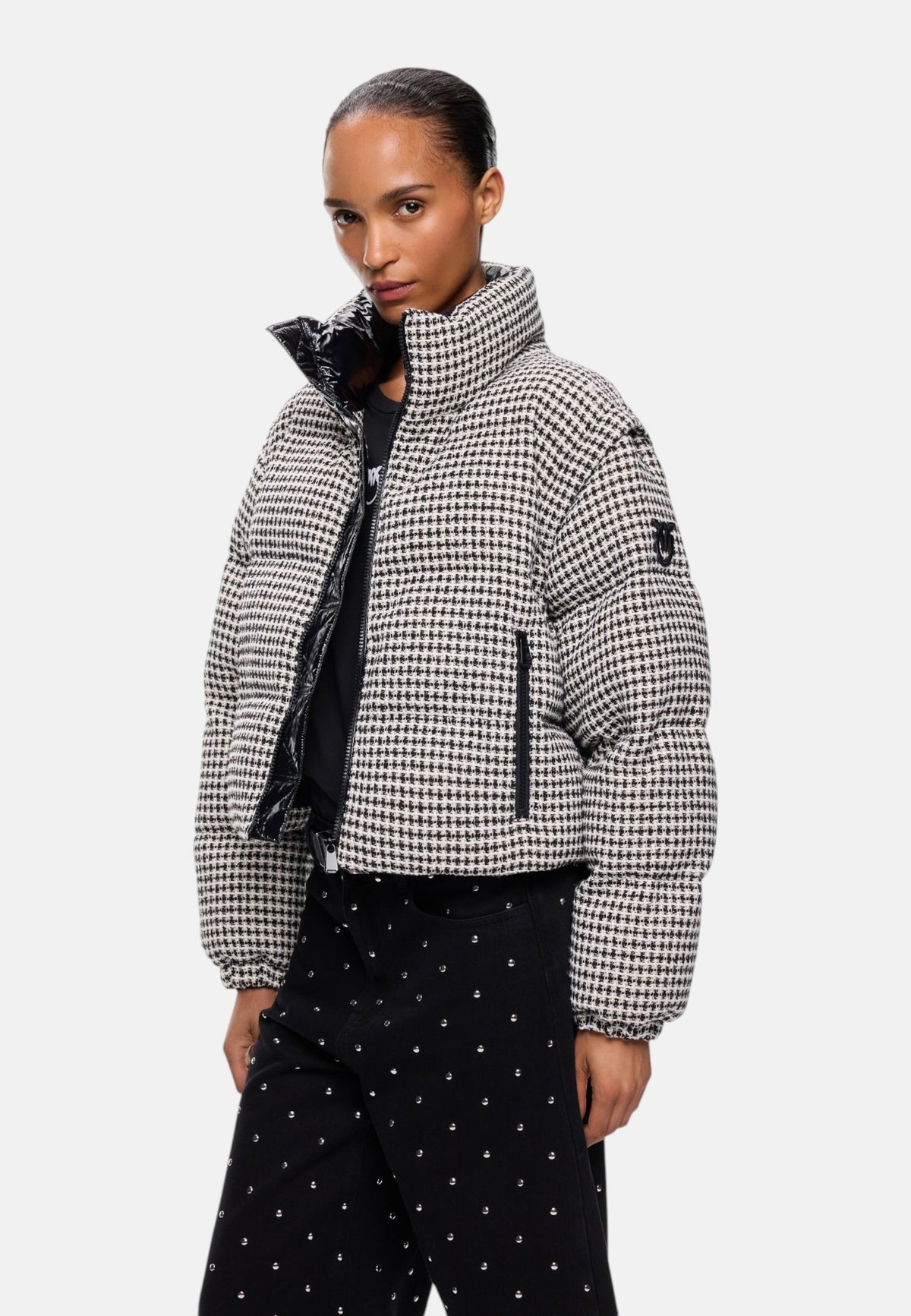 Piumino Corto Donna Pinko Tweed a quadri, maniche staccabili con zip, trasformabile in gilet, collo alto, tasche laterali con zip, polsini elasticizzati, imbottitura sintetica, coulisse al fondo Daboecia 107185A3G5