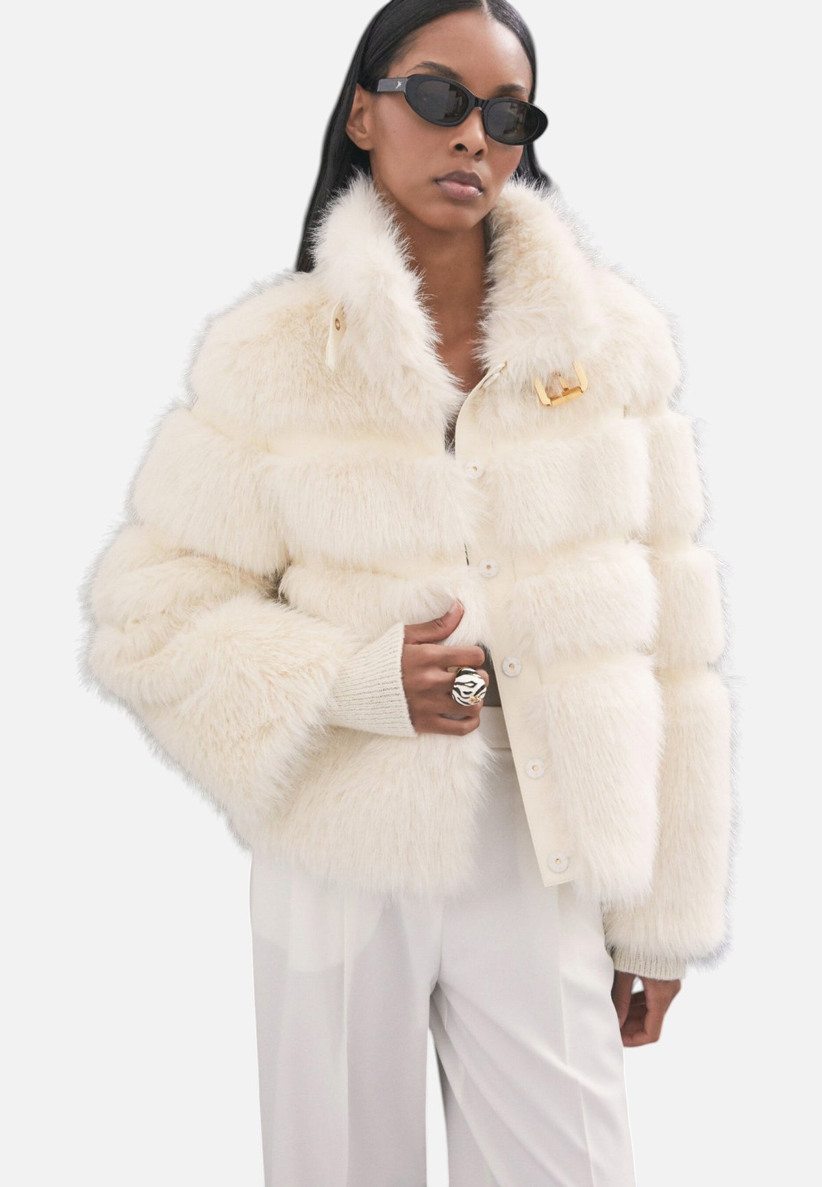 Pelliccia Sintetica Donna Patrizia Pepe Texture Fluffy con trattamento Snow Top, Trame orizzontali, Taglio corto, Vestibilit� regular, Collo alto con fibbia, Chiusura con bottoni, Polsini in maglia, Inserti spalmati  2O0185E077