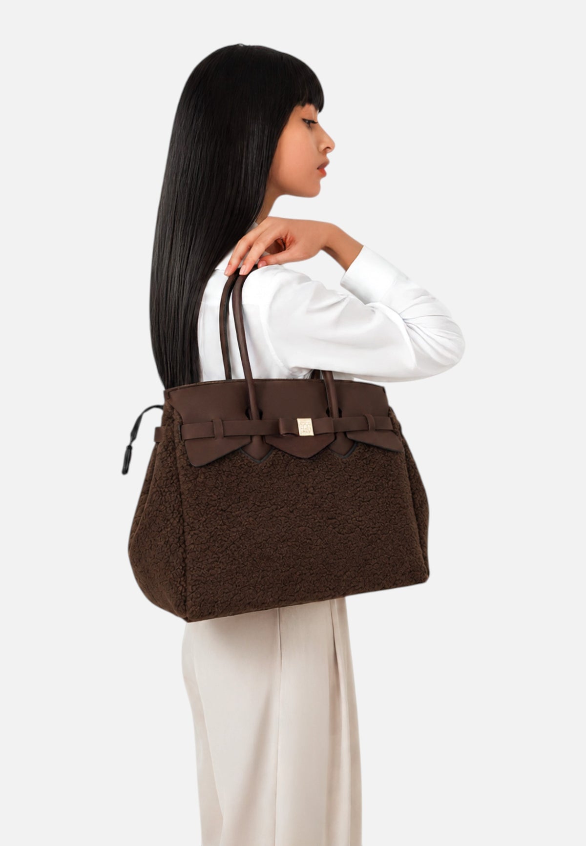 Borsa A Spalla Donna Save My Bag Shopping bag grande, Doppi manici, Chiusura con zip, Logo Save My Bag in metallo, Texture effetto teddy, Dimensioni: 35 x 17.5 x 26 Cm Miss S62-MISS-L-FUL