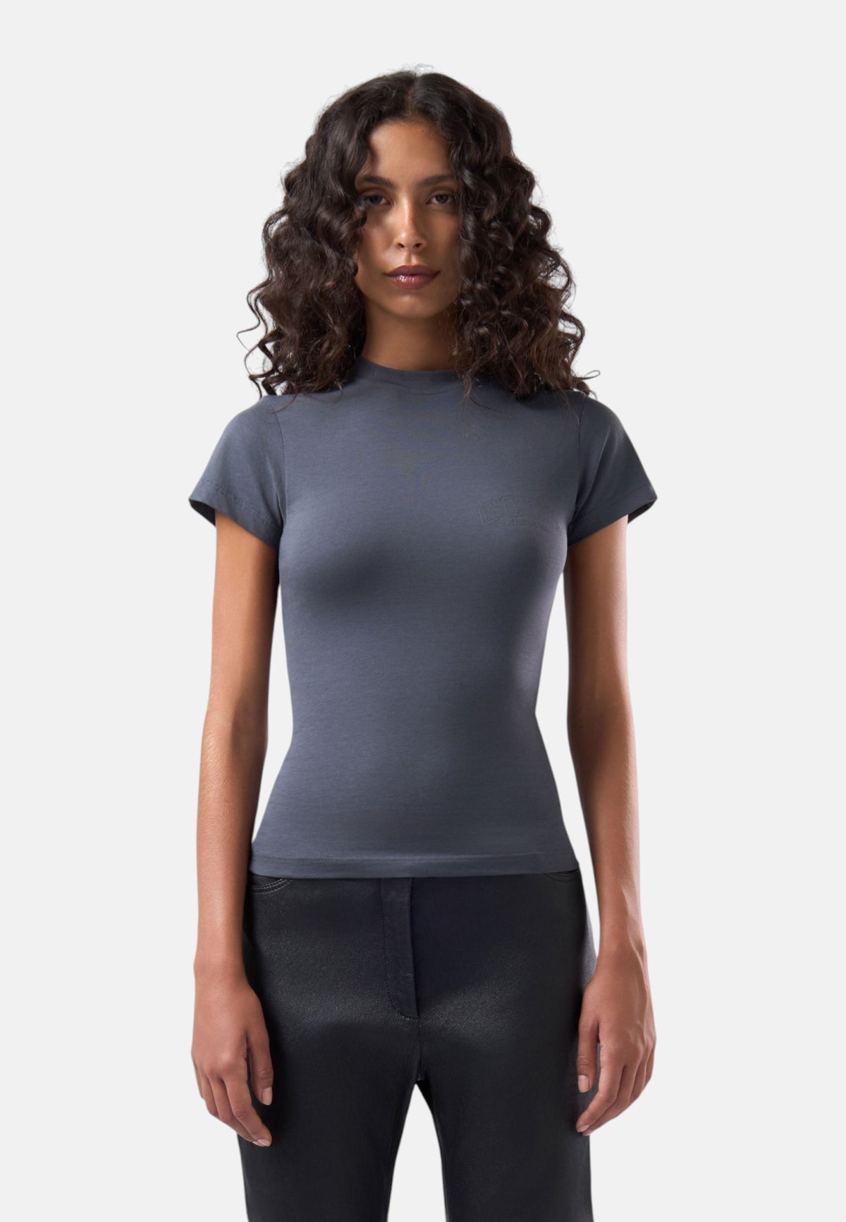 T-Shirt Manica Corta Donna Gcds Cotone elasticizzato, vestibilit� slim, dettaglio logo, linea aderente, collo rotondo Logo Lounge Slim T-Shirt C2WWQC035J110