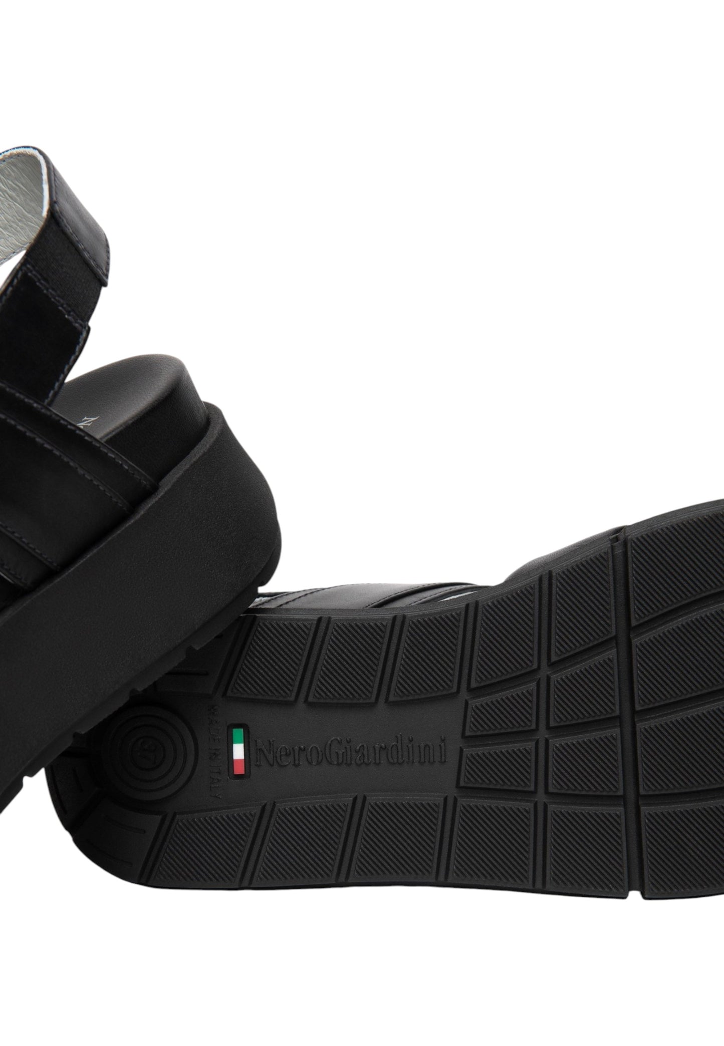 Sandali Bassi Donna Nero Giardini In Pelle Con Fasce Incrociate  E617063D