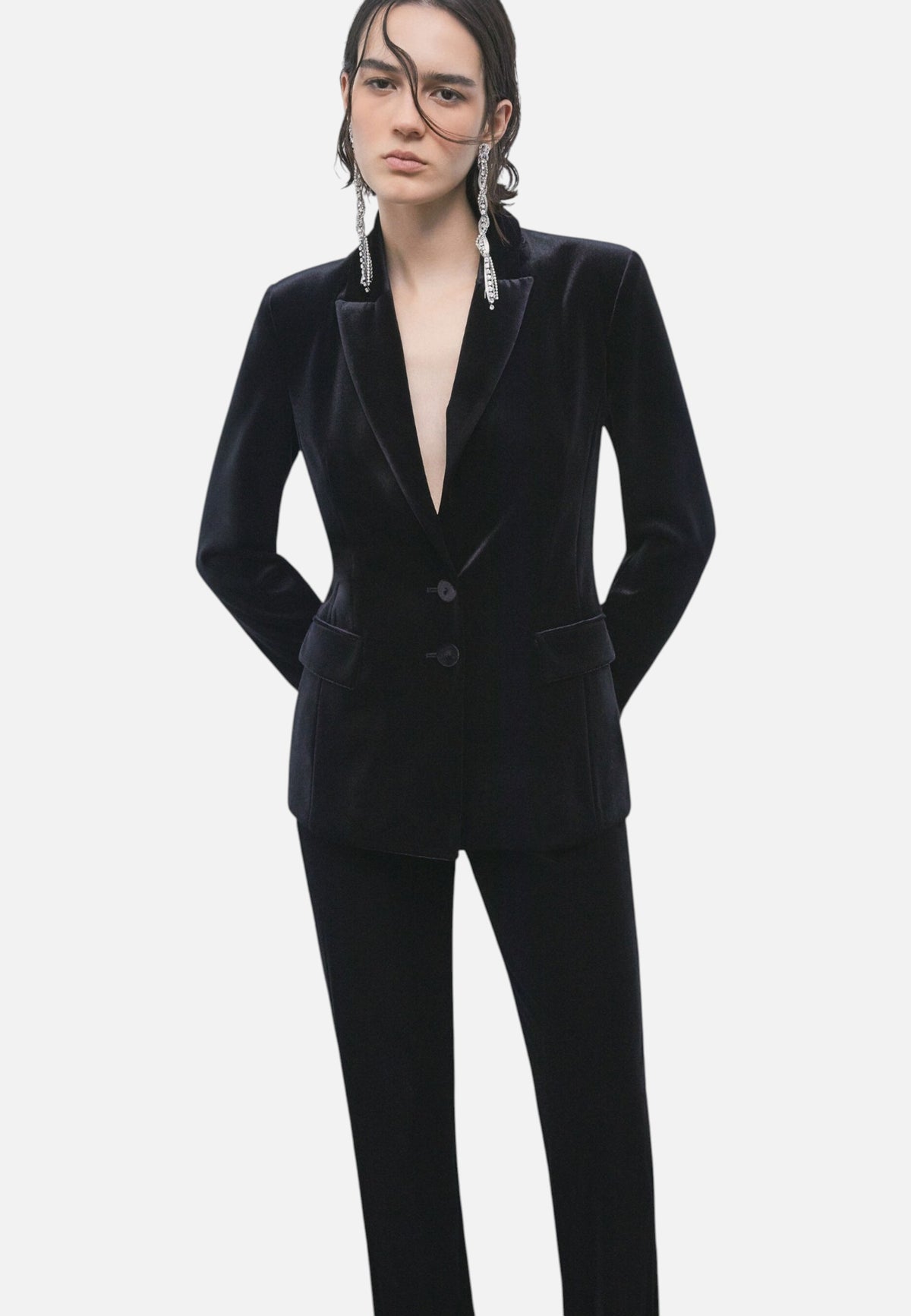 Giacca Blazer Donna Patrizia Pepe Velluto stretch, Vestibilit� regular, Linea sartoriale, Revers a lancia, Chiusura monopetto con due bottoni, Tasche frontali con patta, Dettaglio Fly, Made in Italy  2S0020J0085
