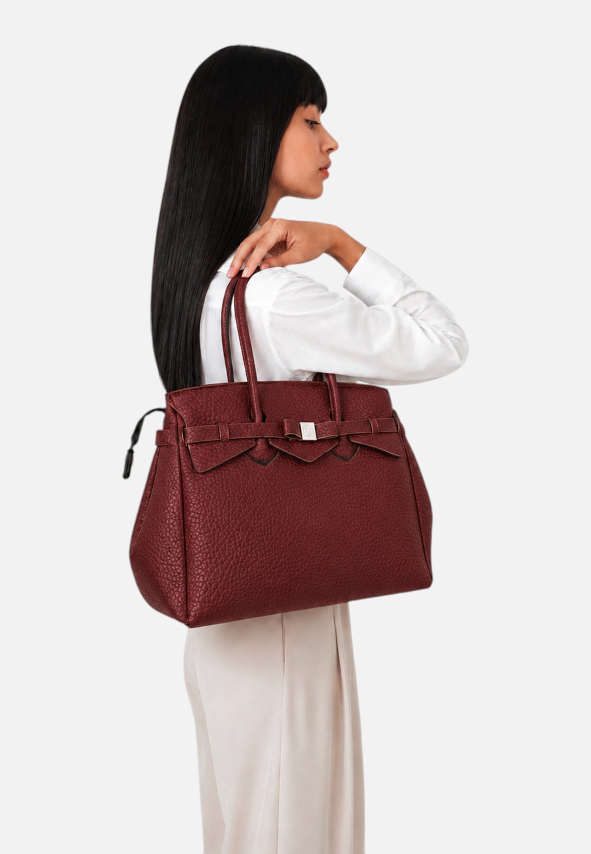 Borsa A Spalla Donna Save My Bag Shopping bag grande, Doppi manici, Chiusura con zip, Logo Save My Bag in metallo, Finitura effetto pelle, Dimensioni: 35 x 17.5 x 26 Cm Miss S62-MISS-L-PUB