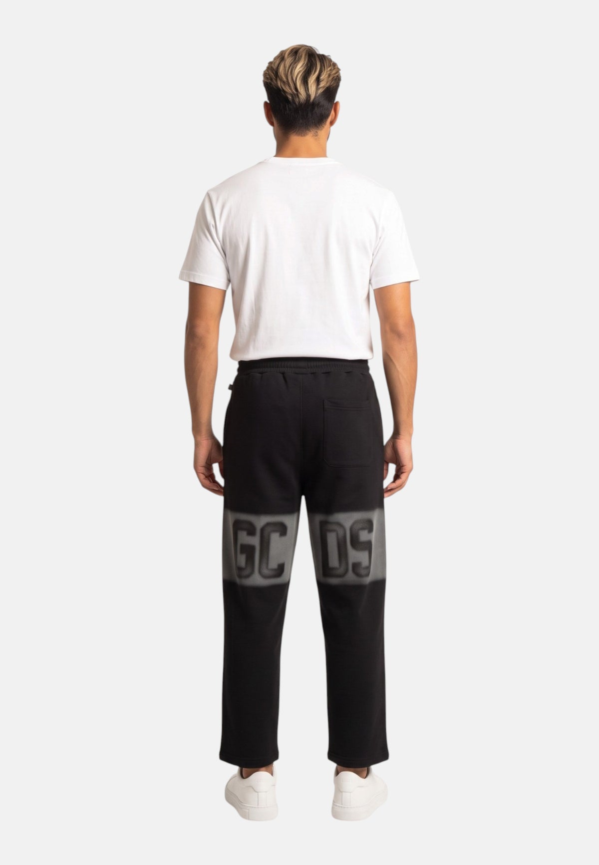 Pantaloni Tuta Uomo Gcds Puro cotone, maxi logo effetto spray, vita elasticizzata, coulisse regolabile, tasche laterali, fondo elasticizzato, vestibilit� regular Logo Spray Sweatpants C2MWQI231F034