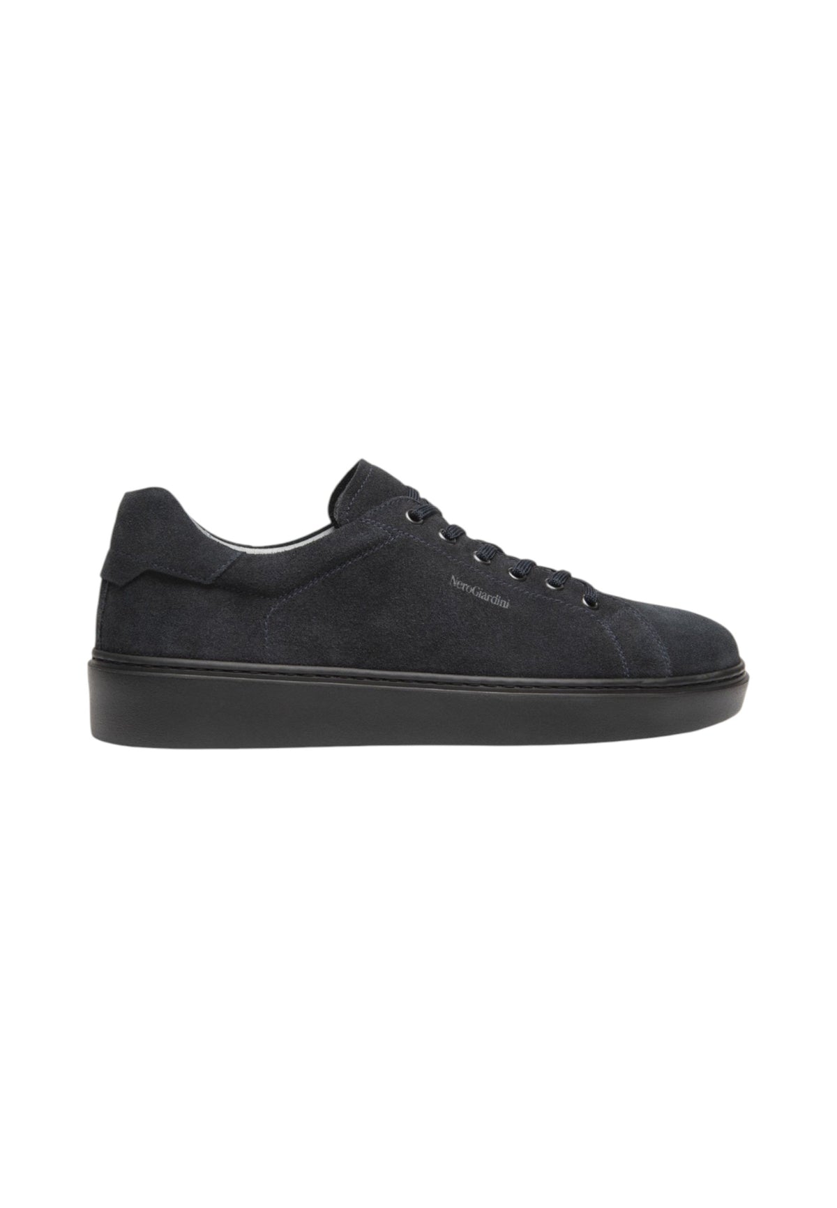 Sneakers Basse Uomo Nero Giardini Tomaia in pelle, chiusura con lacci, punta tonda, suola a cassetta in gomma, logo laterale, Made in Italy  I601382U