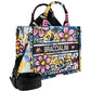 Borsa A Mano Donna Braccialini A Bauletto, Doppio con tracolla removibile e regolabile, Con pochette interna removibile, Stampa graffiti ispirata alla street art, Dimensioni: 26.5 x 13 x 21 Cm Queen B19281TY