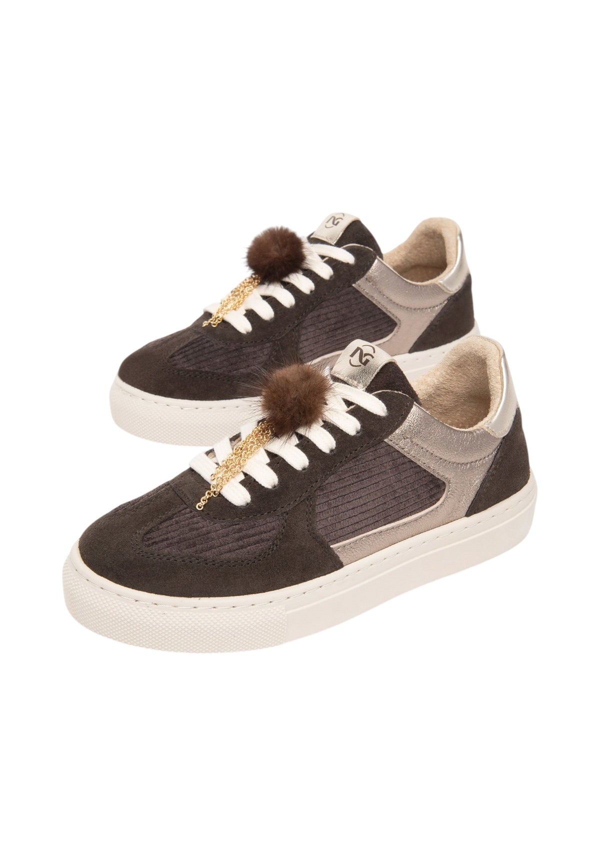 Sneakers Basse Donna Nero Giardini Tomaia in pelle scamosciata e tessuto, pannelli animalier, finiture metallizzate, pompon decorativo, suola in gomma, Made in Italy  I633722F