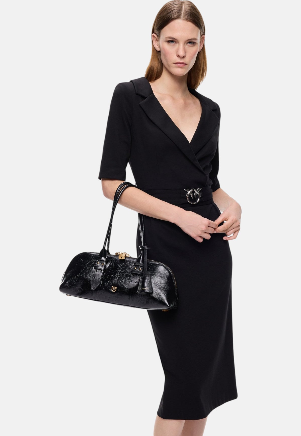 Vestito Midi Donna Pinko Lunghezza midi, silhouette a tubino, scollo a V con revers, maniche al gomito, cintura coordinata con fibbia Love Birds, spacco posteriore, chiusura con zip invisibile Arnebia 107475A3AH