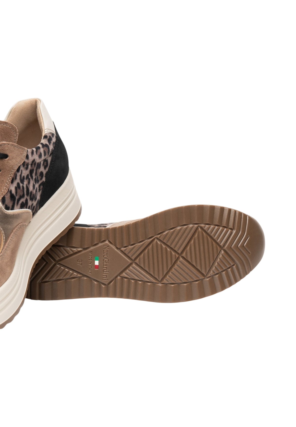 Sneakers Basse Donna Nero Giardini Tomaia in pelle scamosciata e tessuto, inserti animalier, chiusura con lacci, suola platform, Made in Italy  I617342D