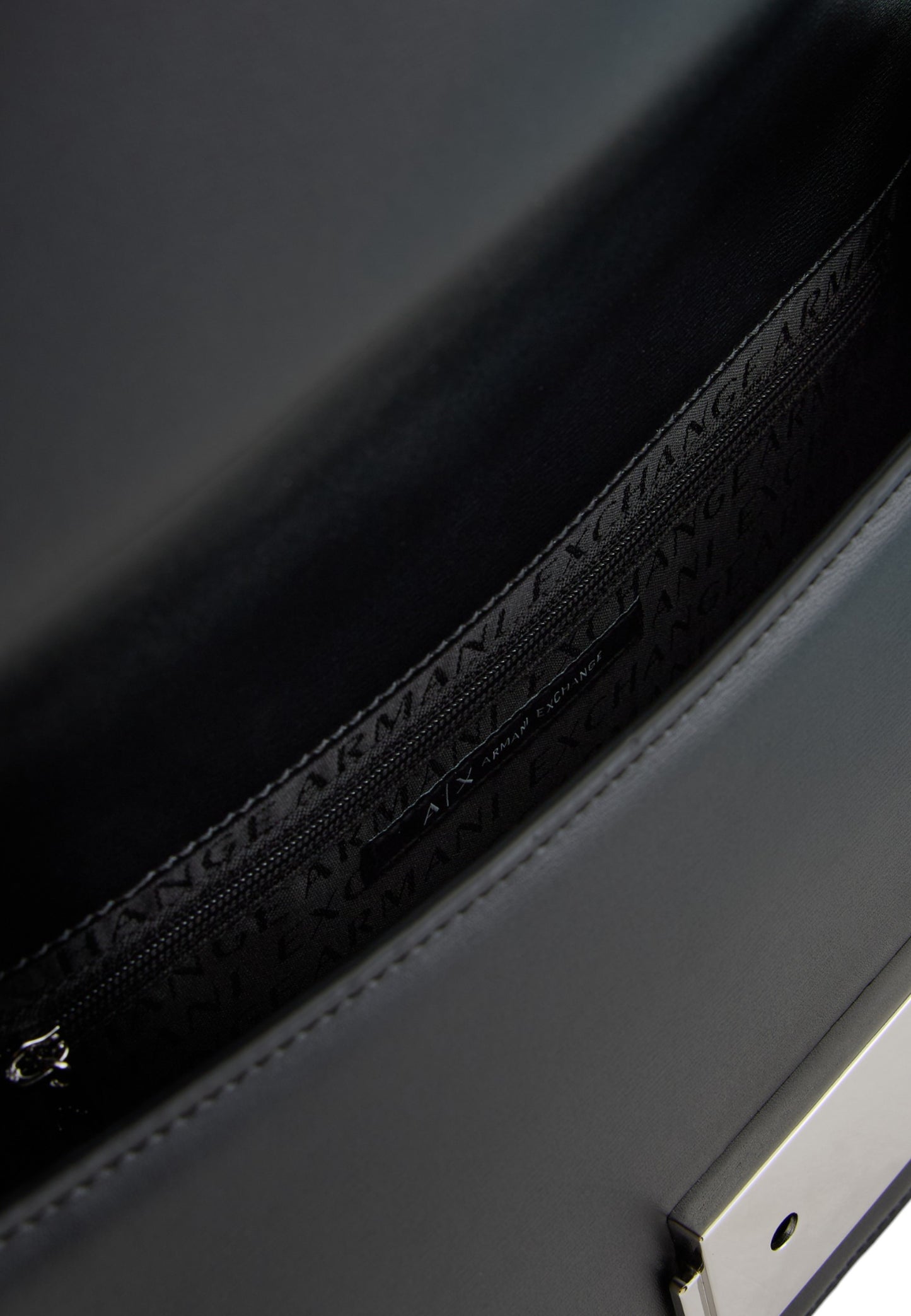 Borsa A Tracolla Donna Armani Exchange Grande Con Logo In Metallo  XW000070AF12039