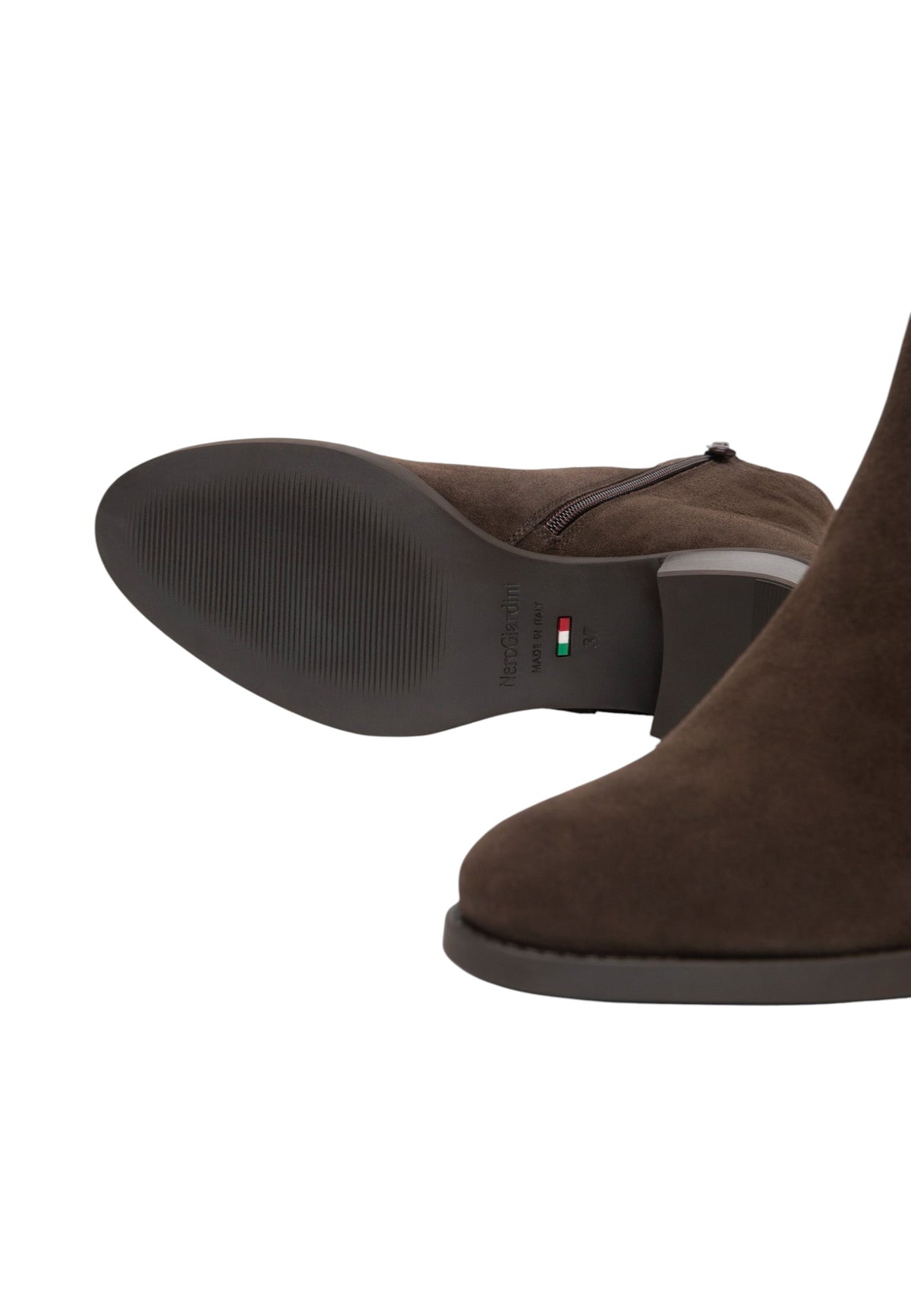 Stivaletti Chelsea Donna Nero Giardini Tomaia in pelle e pelle scamosciata, inserti elastici laterali, punta tonda, tacco basso, suola in gomma, Made in Italy  I617216D