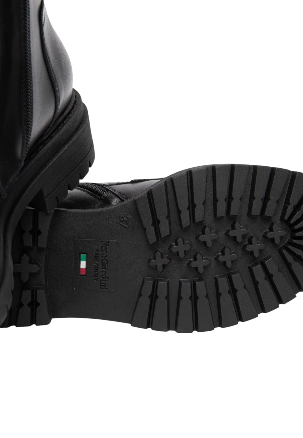 Stivaletti Anfibi Donna Nero Giardini Tomaia in pelle, allacciatura frontale, cinturino decorativo, punta tonda, suola carrarmato, Made in Italy  I618023D