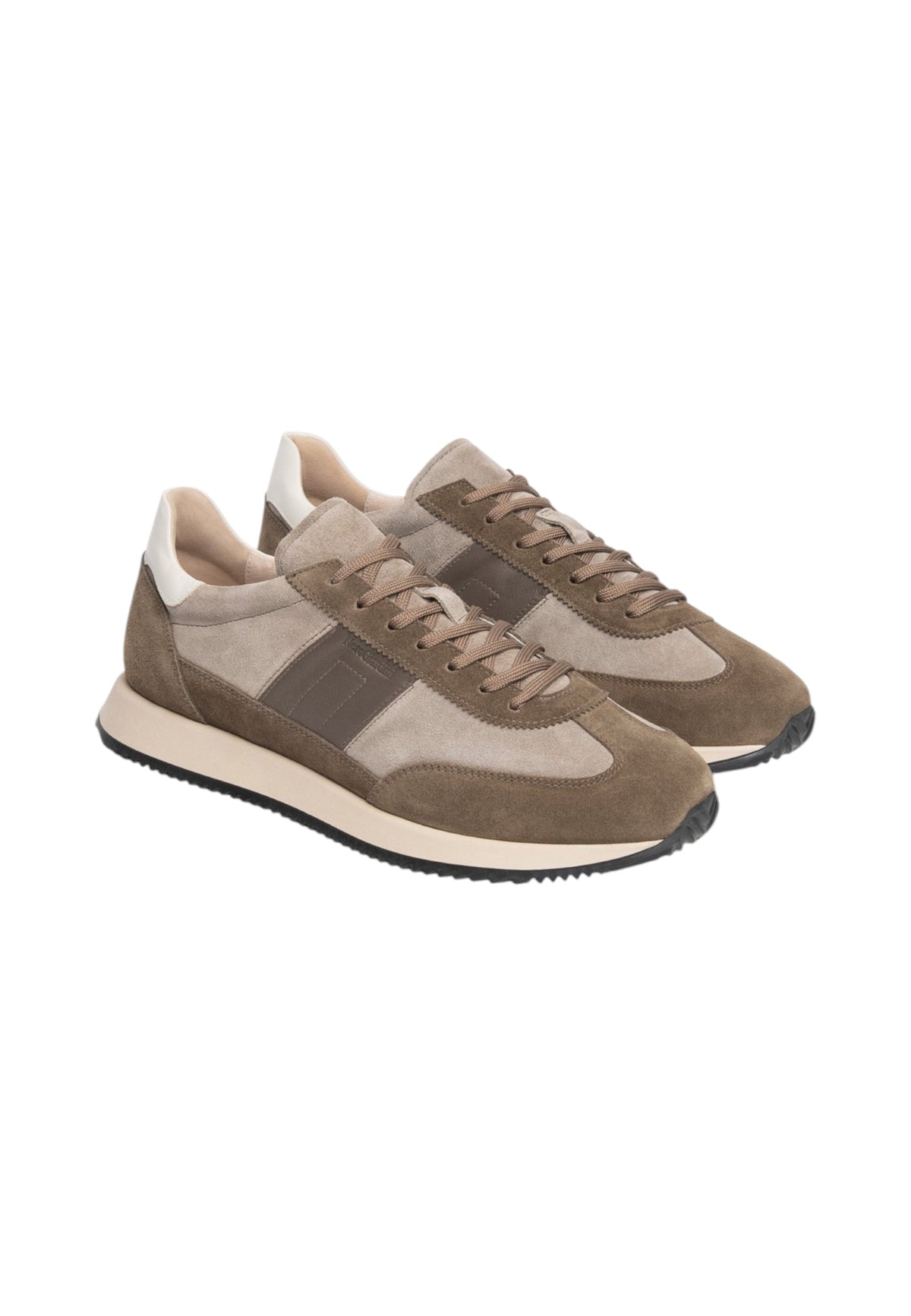 Sneakers Basse Uomo Nero Giardini Tomaia in pelle e pelle scamosciata, chiusura con lacci, pannelli sovrapposti, punta tonda, suola in gomma, Made in Italy  I601320U