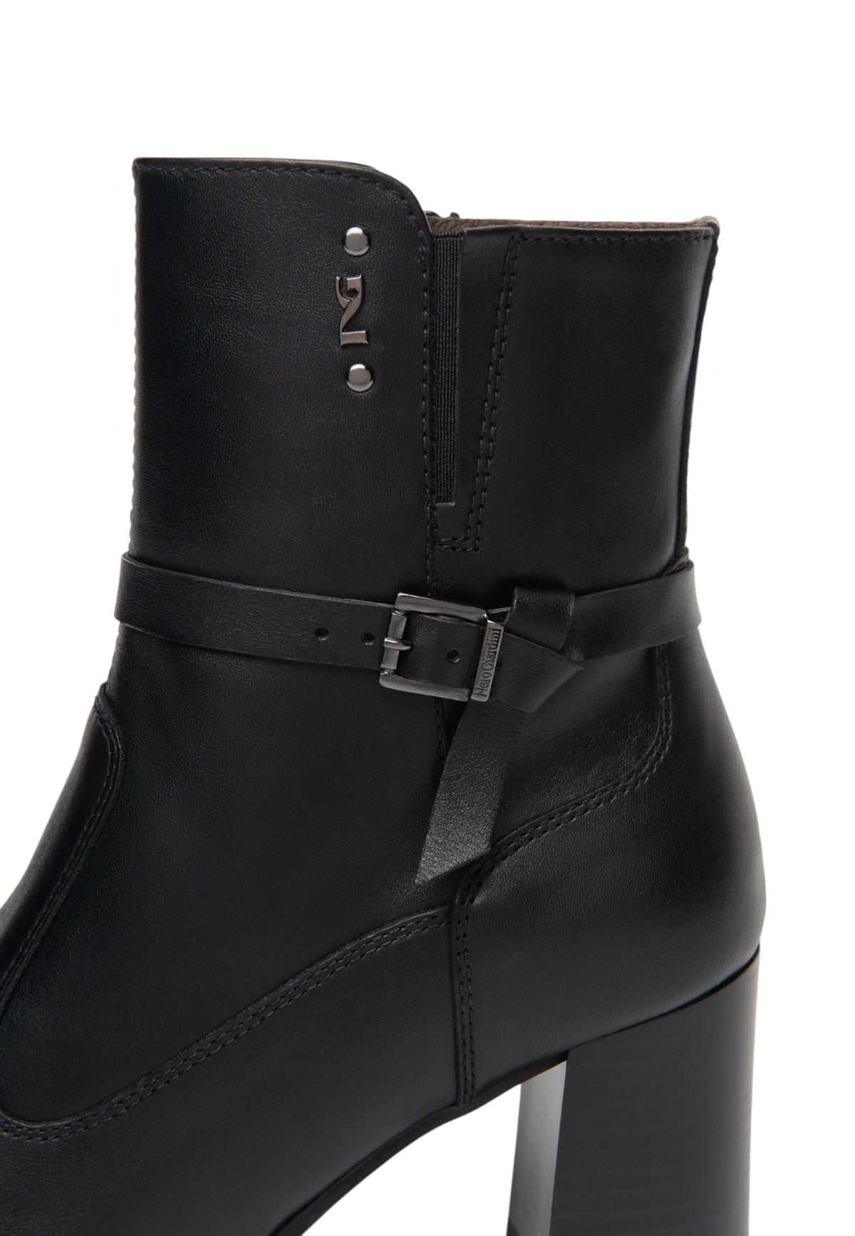 Stivaletti Con Tacco Donna Nero Giardini Tomaia in pelle, cinturino decorativo con fibbia, chiusura laterale con zip, punta tonda, tacco largo, Made in Italy  I617240D