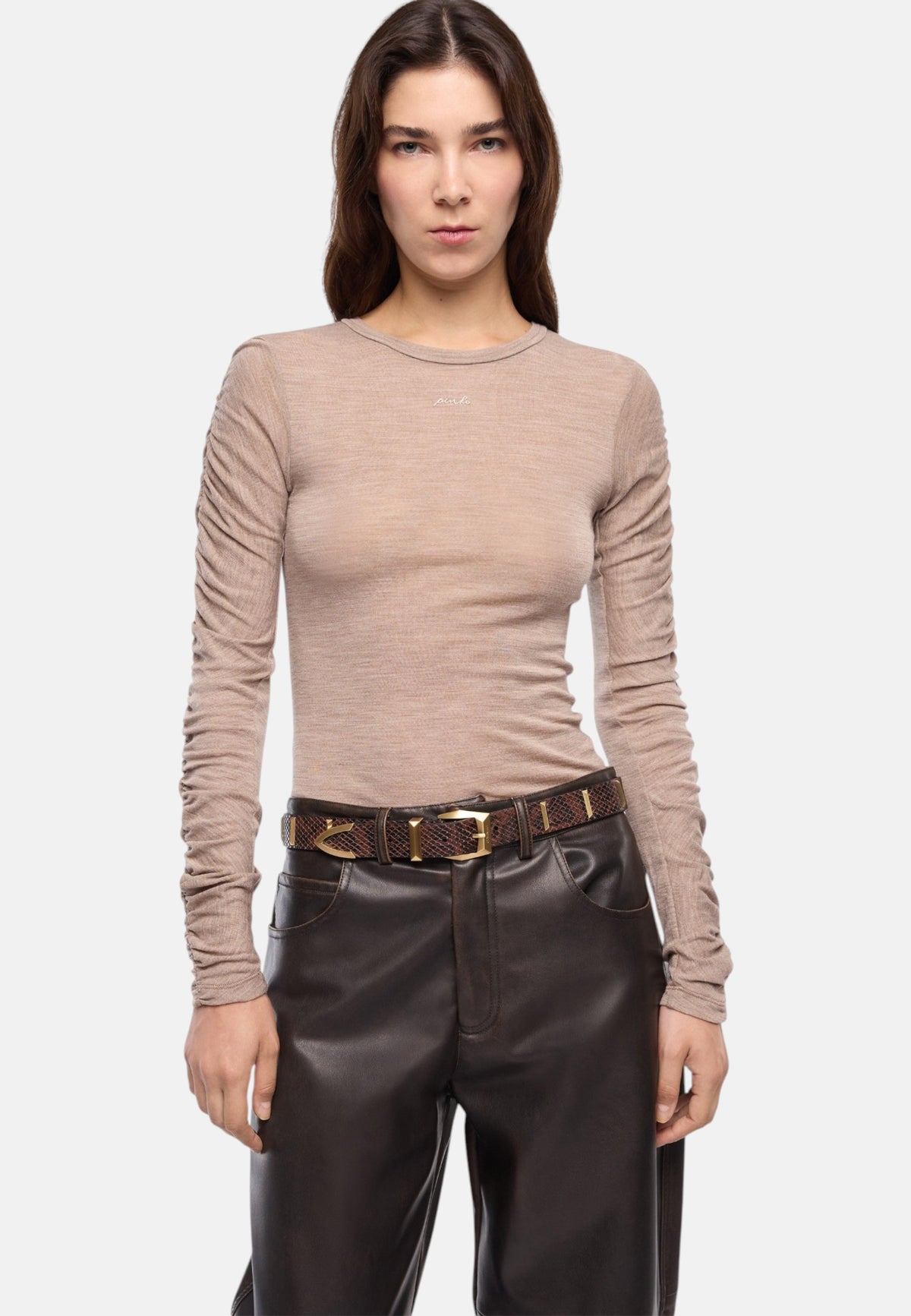 Maglia A Girocollo Donna Pinko Cotone e lana, lavorazione a costine, linea aderente, girocollo con bordo doppio, maniche lunghe arricciate, logo lettering ricamato sul petto Muscari 107317A3H0