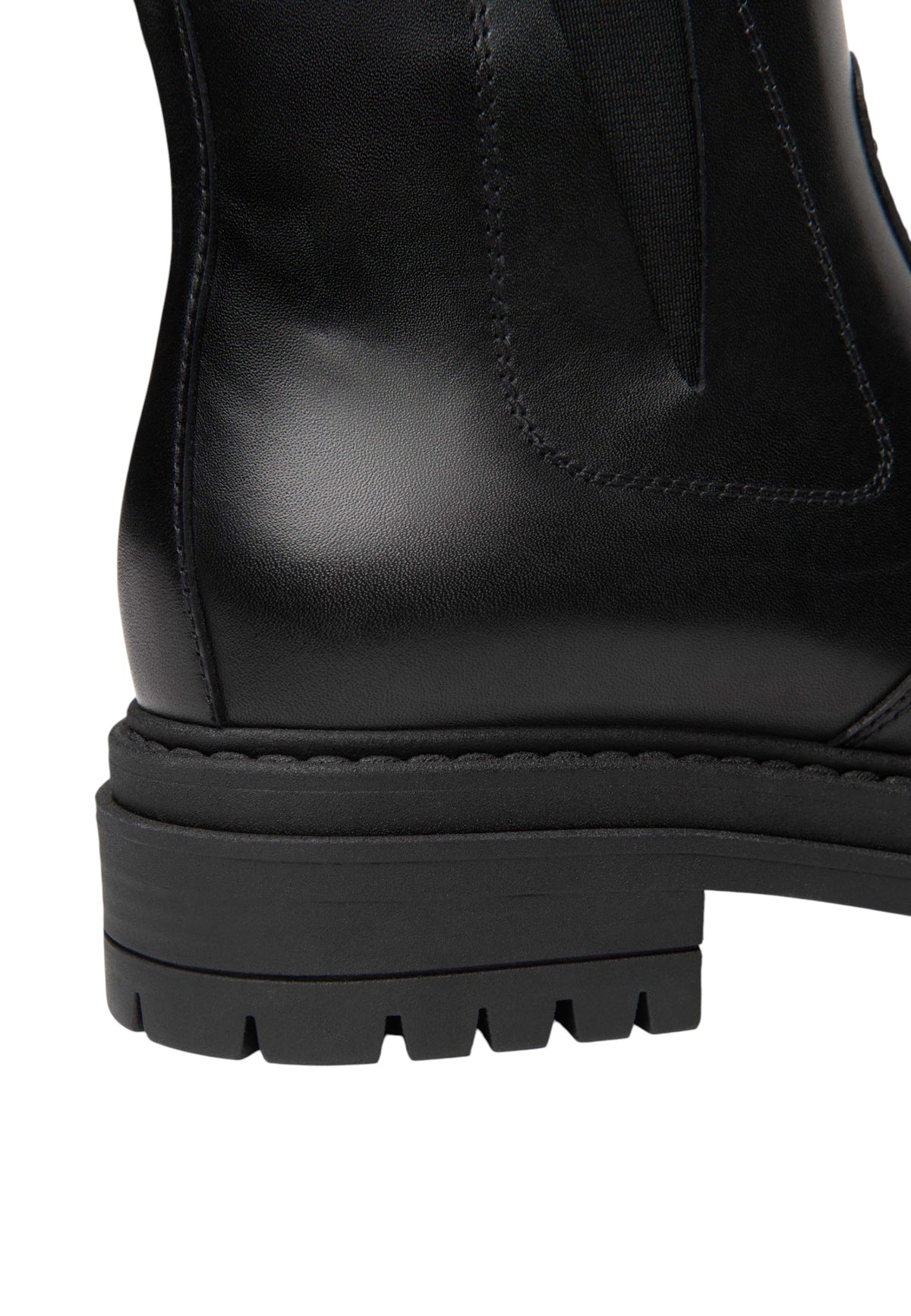 Stivaletti Chelsea Donna Nero Giardini Tomaia in pelle, cinturino decorativo con fibbia, inserti elastici, punta tonda, suola carrarmato, Made in Italy  I618020D