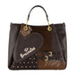 Borsa A Mano Donna Braccialini A Bauletto, Doppio con tracolla removibile e regolabile, Chiusura con clip, Con pochette interna removibile, Patchwork con maxi cuore e micro borchie, Dimensioni: 36 x 17 x 29 Cm Amy Patchwork B19202YY