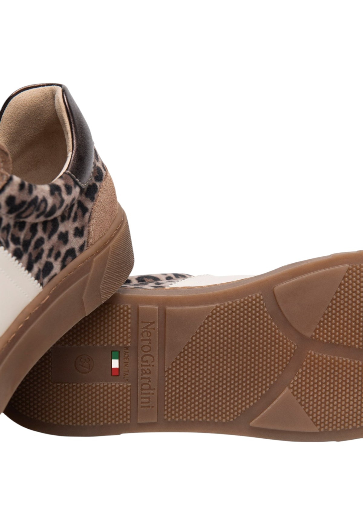 Sneakers Basse Donna Nero Giardini Tomaia in pelle, pelle scamosciata e tessuto, inserti animalier, chiusura con lacci, suola color gomma, Made in Italy  I617426D