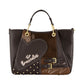 Borsa A Mano Donna Braccialini A Bauletto, Doppio con tracolla removibile e regolabile, Chiusura con clip, Con pochette interna removibile, Patchwork con maxi cuore e micro borchie, Dimensioni: 31 x 13 x 23 Cm Amy Patchwork B19201YY