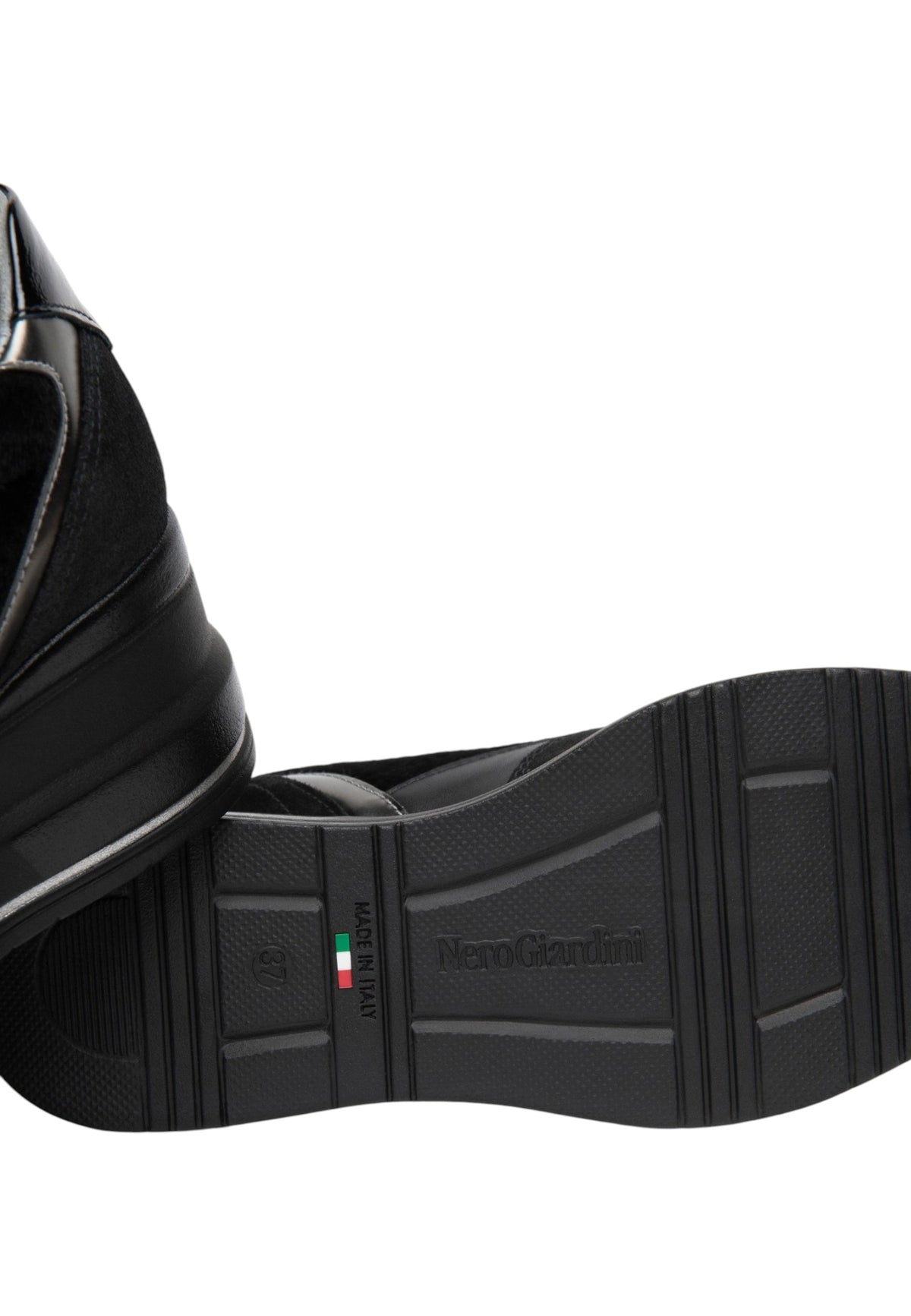 Sneakers Basse Donna Nero Giardini Tomaia in pelle e tessuto, chiusura con lacci, pannelli sovrapposti, fondo rialzato, Made in Italy  I617391D