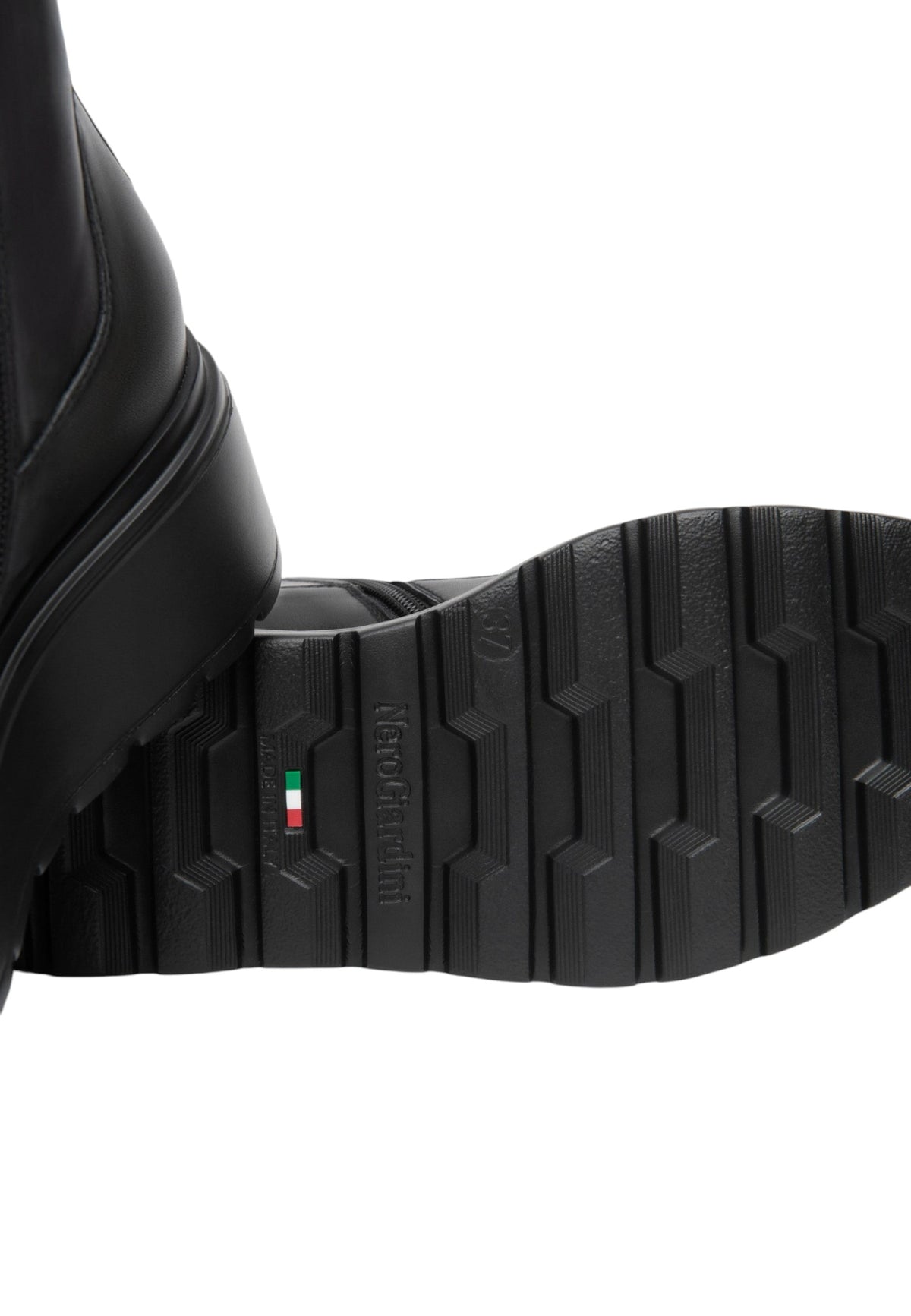 Stivaletti Chelsea Donna Nero Giardini Tomaia in pelle, chiusura laterale con zip, punta tonda, suola platform carrarmato, Made in Italy  I618110D