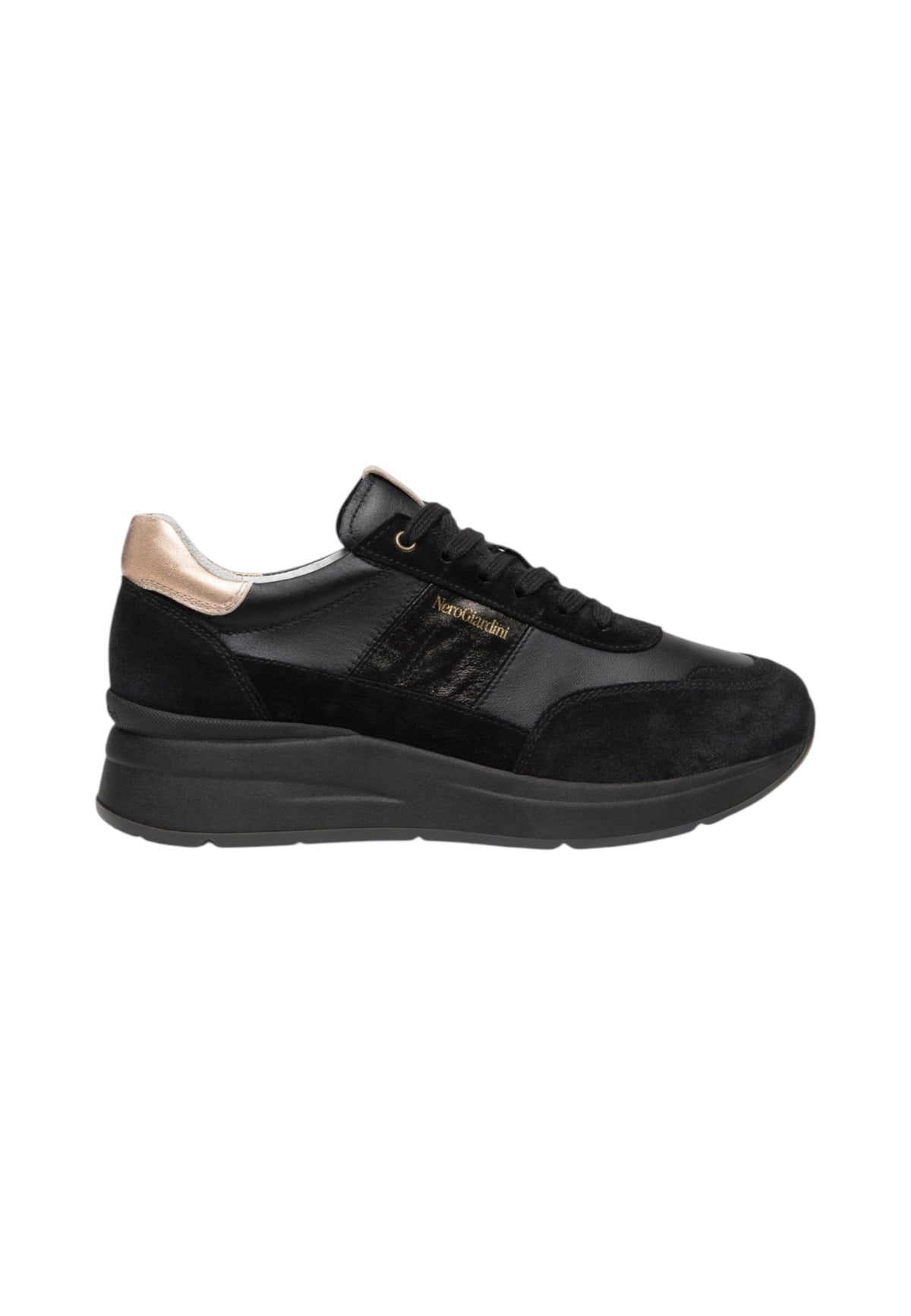 Sneakers Basse Donna Nero Giardini Tomaia in pelle e tessuto, chiusura con lacci, pannelli sovrapposti, fondo rialzato, suola in gomma, Made in Italy  I617330D