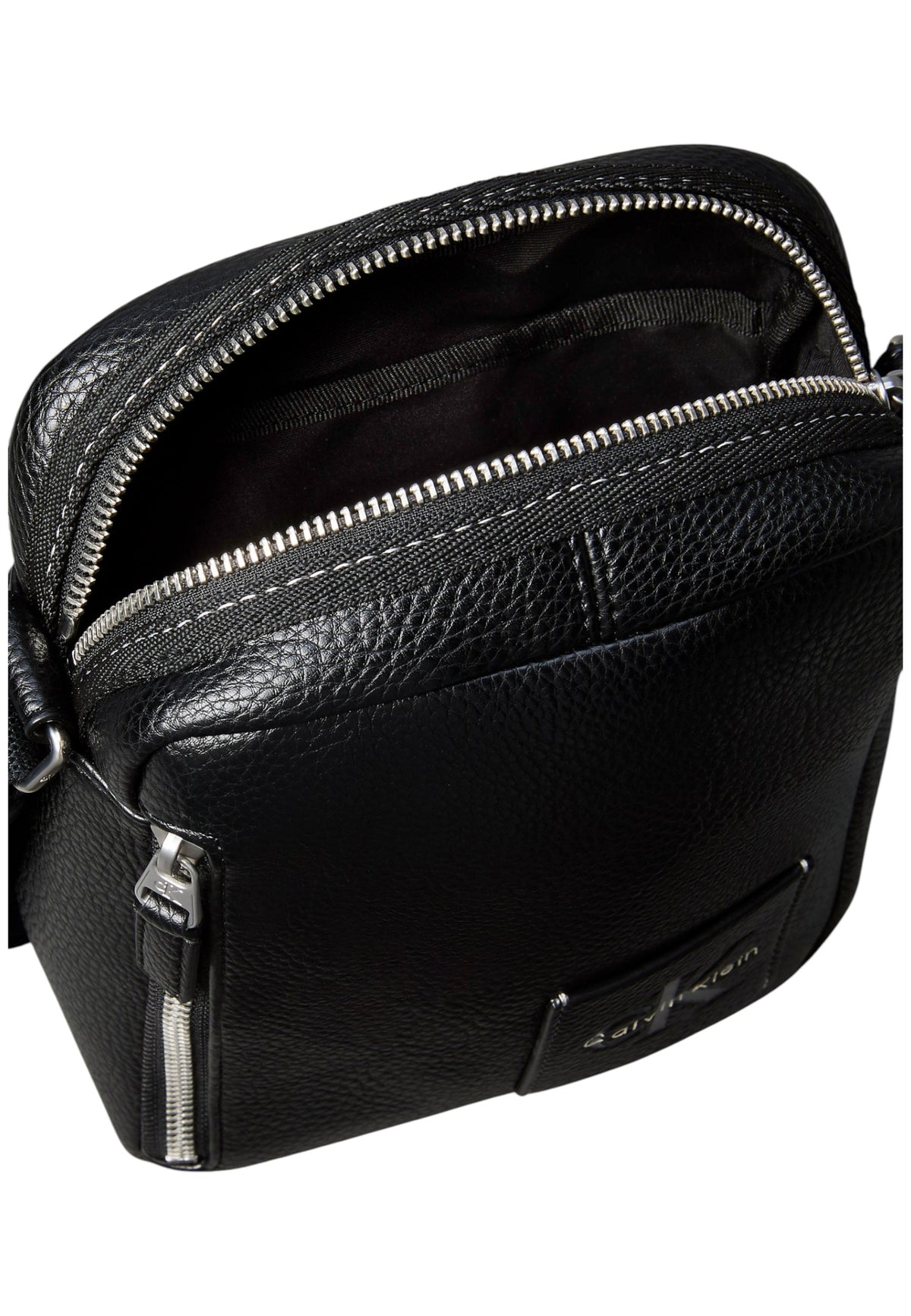 Borsa A Tracolla Uomo Calvin klein Ecopelle Martellata, Tracolla Regolabile, Chiusura Con Zip, Tasca Frontale Con Zip Verticale, Dettaglio Monogram CK, Logo Calvin Klein, Finiture Metalliche Bold Pebble LV04D3623G