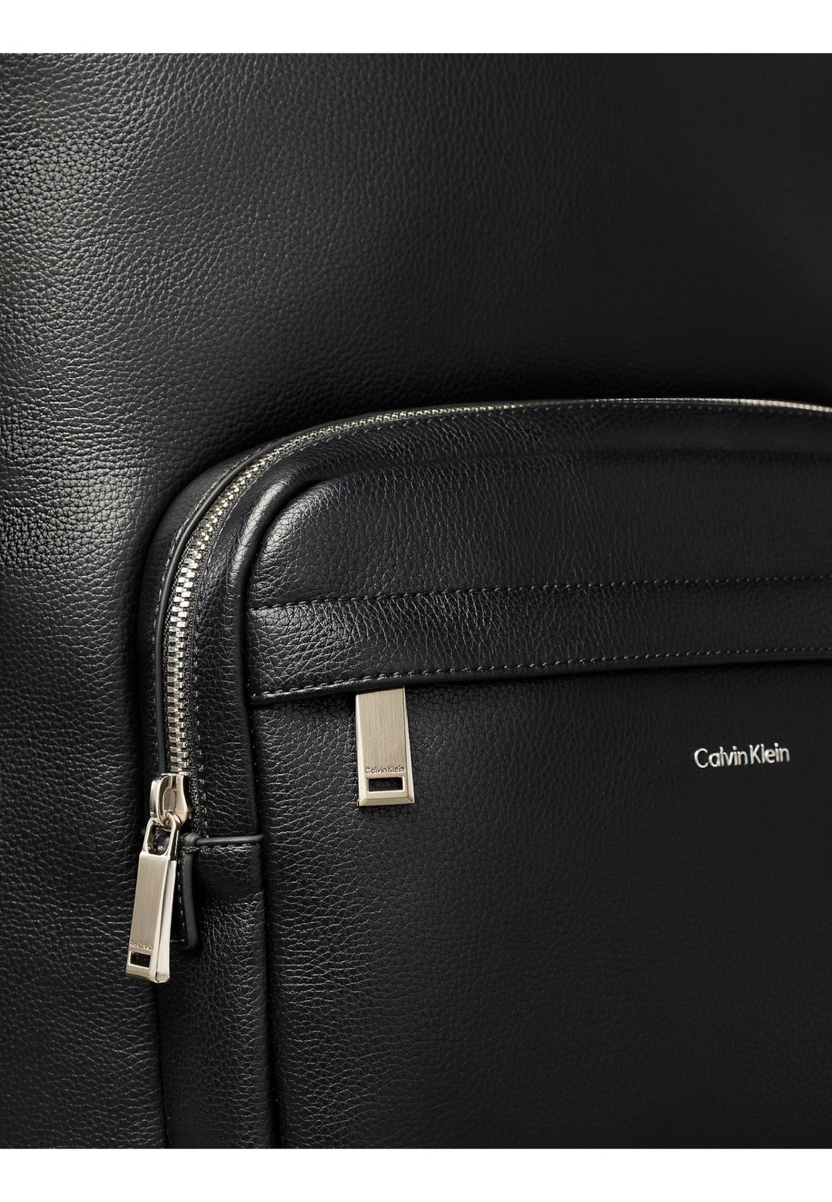 Zaino  Uomo Calvin klein Design Arrotondato, Effetto Pelle Martellata, Tasca Frontale Con Zip, Manico Superiore, Logo Calvin Klein Metallico Raised LV04D3155G