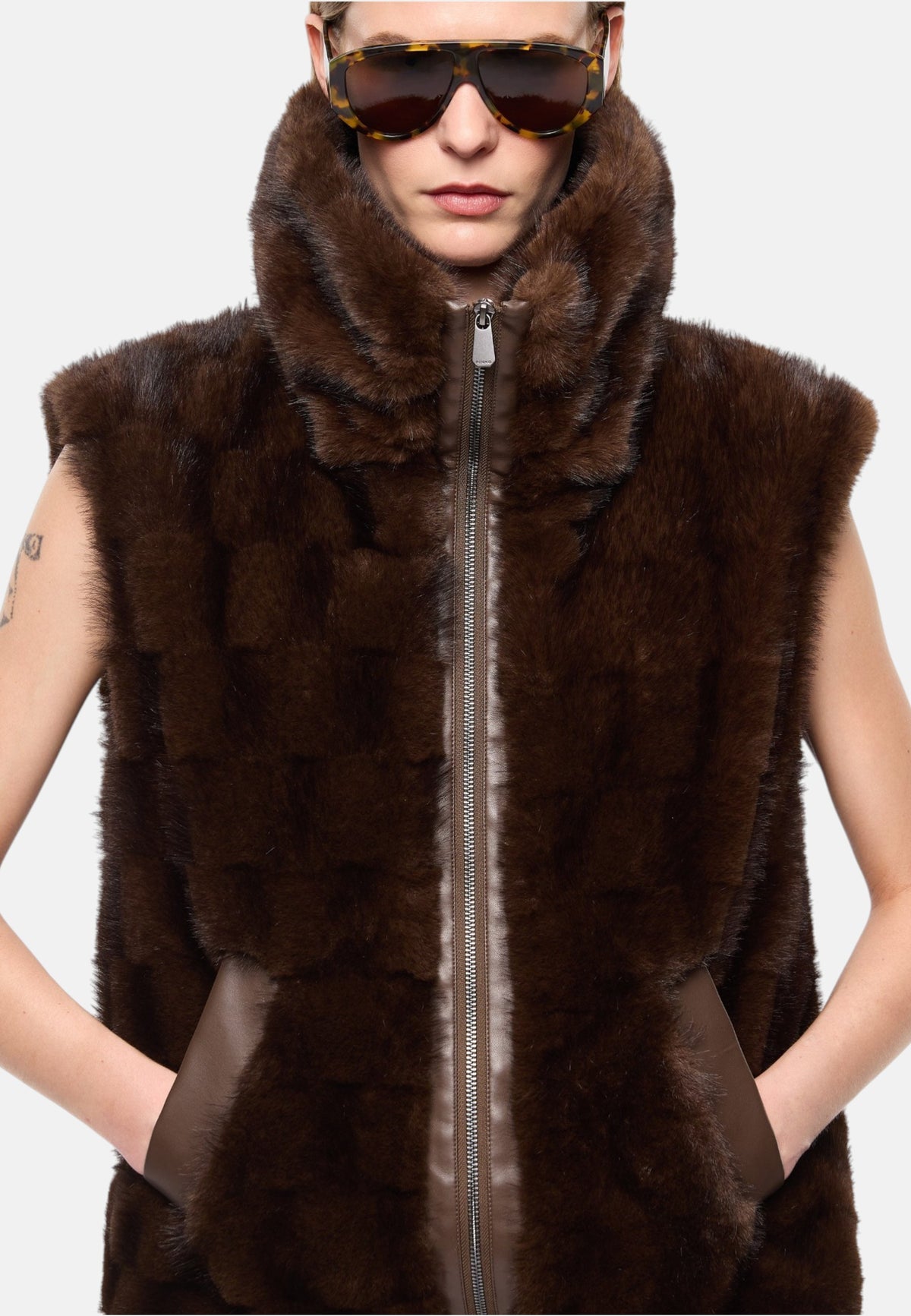 Gilet  Donna Pinko Effetto pelliccia sintetica, collo rialzabile, zip a doppio cursore, tasche oblique a filetto, coulisse interna al fondo, fodera jacquard con logo Love Birds Glossinia 106939A3C5