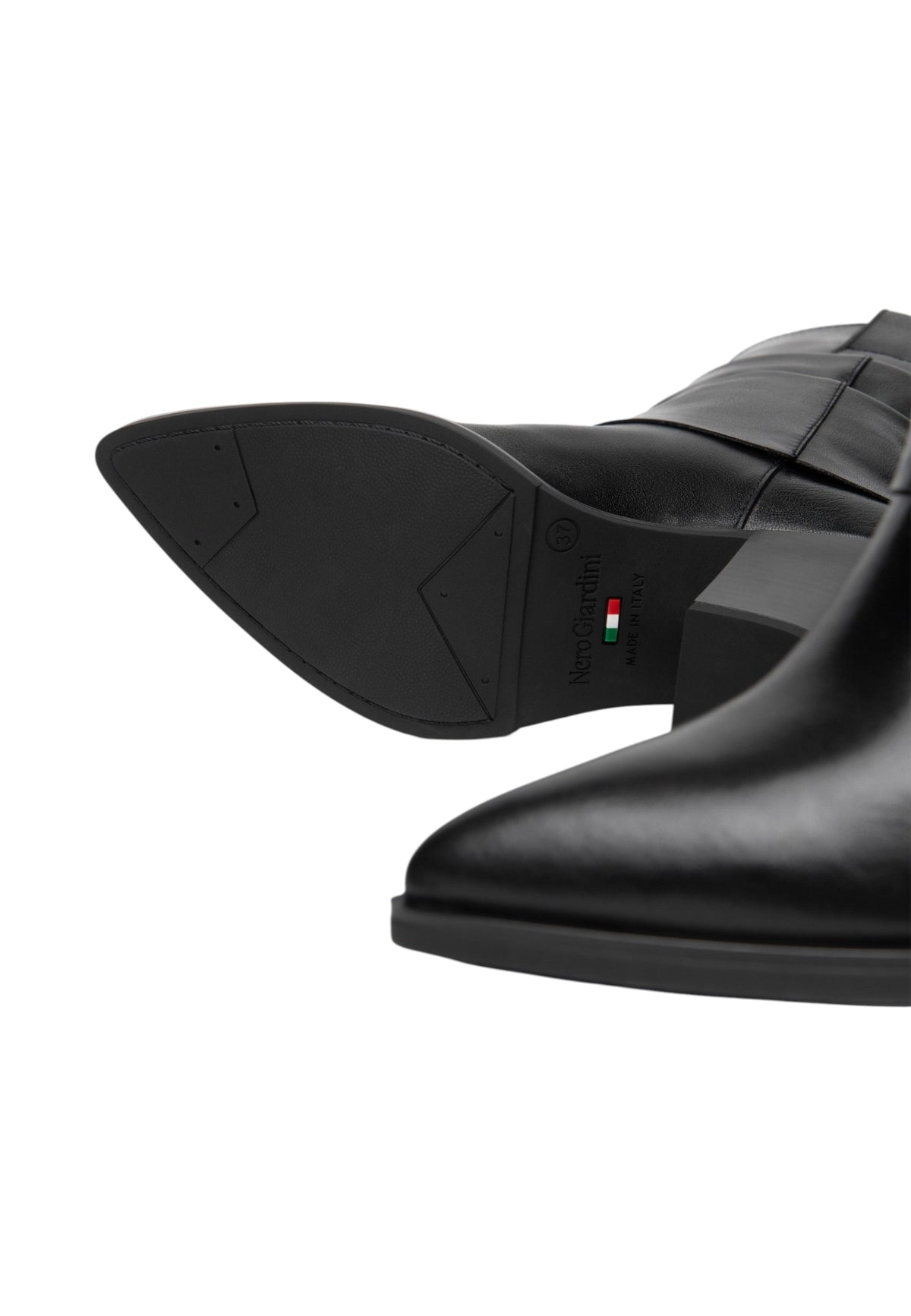 Stivali Con Tacco Donna Nero Giardini Tomaia in pelle, gambale morbido arricciato, punta affusolata, tacco largo, dettaglio logo, Made in Italy  I617146D