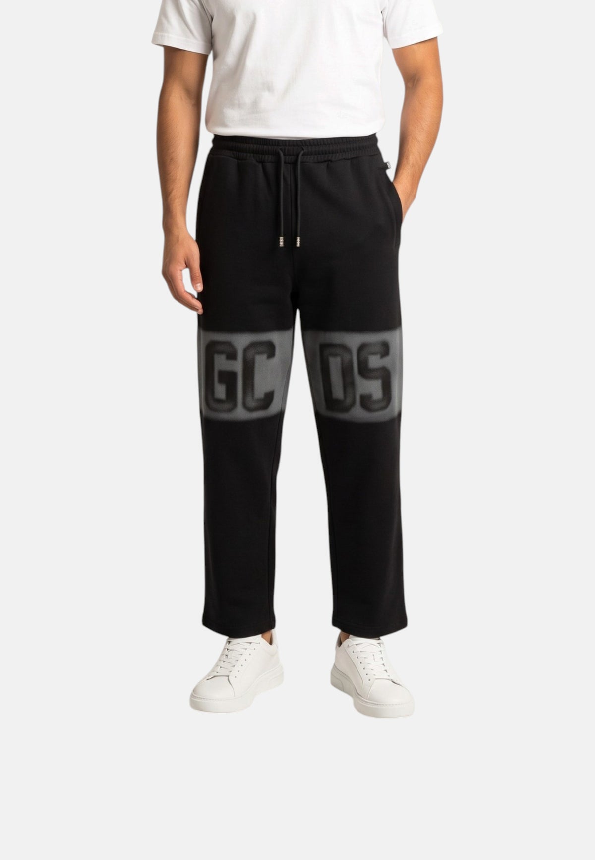 Pantaloni Tuta Uomo Gcds Puro cotone, maxi logo effetto spray, vita elasticizzata, coulisse regolabile, tasche laterali, fondo elasticizzato, vestibilit� regular Logo Spray Sweatpants C2MWQI231F034