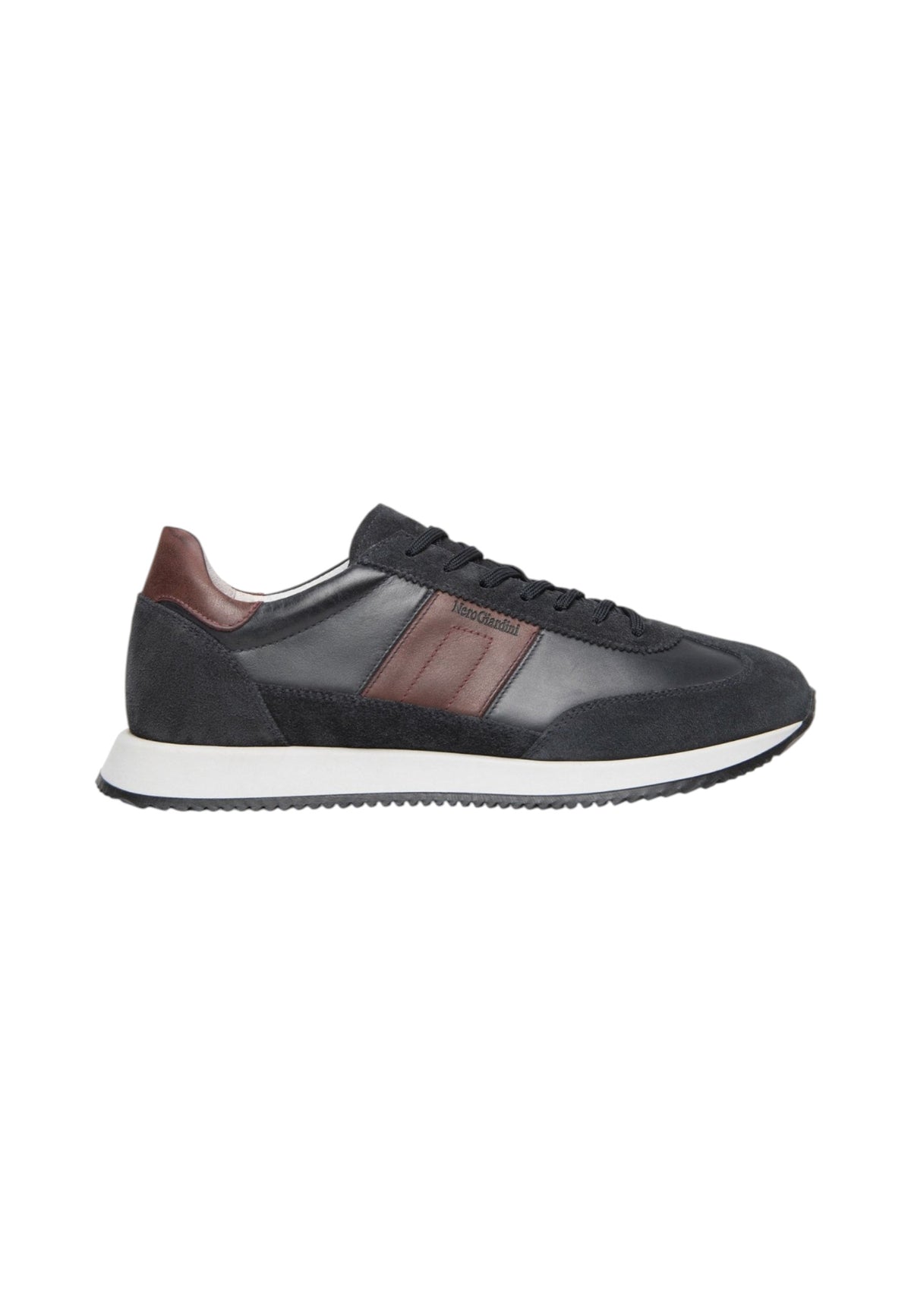 Sneakers Basse Uomo Nero Giardini Tomaia in pelle e tessuto, chiusura con lacci, inserti laterali, punta tonda, suola in gomma, Made in Italy  I601321U