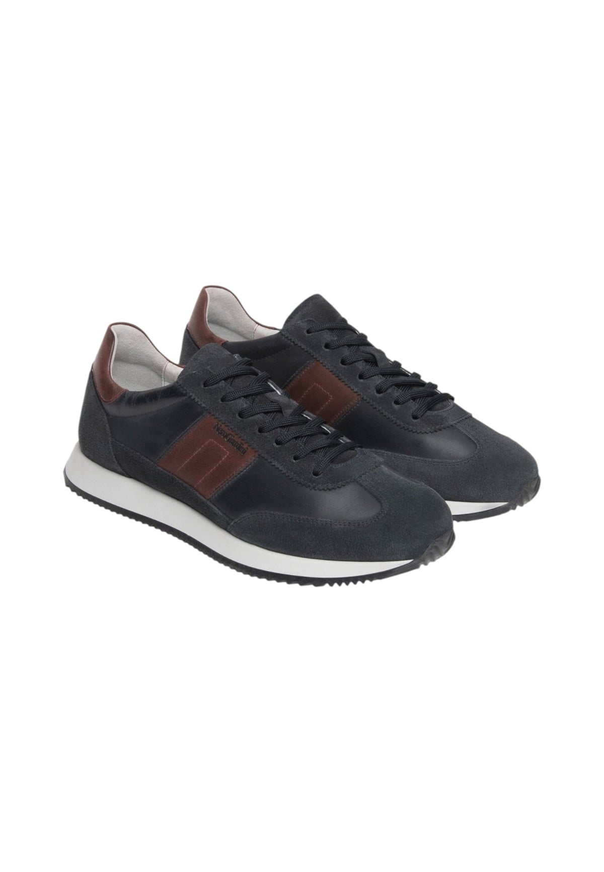 Sneakers Basse Uomo Nero Giardini Tomaia in pelle e tessuto, chiusura con lacci, inserti laterali, punta tonda, suola in gomma, Made in Italy  I601321U