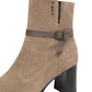 Stivaletti Con Tacco Donna Nero Giardini Tomaia in pelle scamosciata, cinturino decorativo con fibbia, chiusura laterale con zip, punta tonda, tacco largo, Made in Italy  I617241D