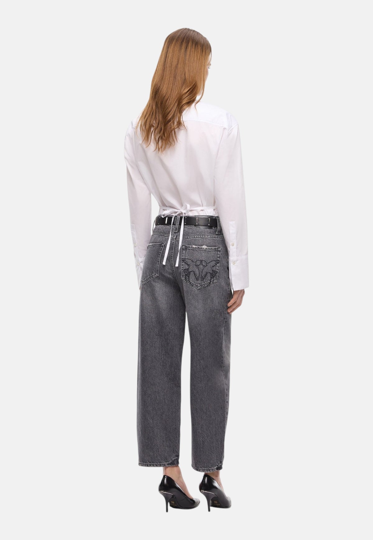 Jeans Barrel Fit Donna Pinko Vestibilit� balloon, gamba arrotondata e pi� stretta al fondo, vita regular con passanti, denim in cotone e lyocell, ricamo Love Birds sulla tasca posteriore Estelle 103857A2RY