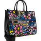 Borsa A Mano Donna Braccialini Tote, Doppio con tracolla removibile e regolabile, Chiusura con zip, Due tasche interne, una con zip e una aperta, Motivo jacquard con ricami e dettagli graffiti, Dimensioni: 35.5 x 17 x 29 Cm Jacquard B19290TY
