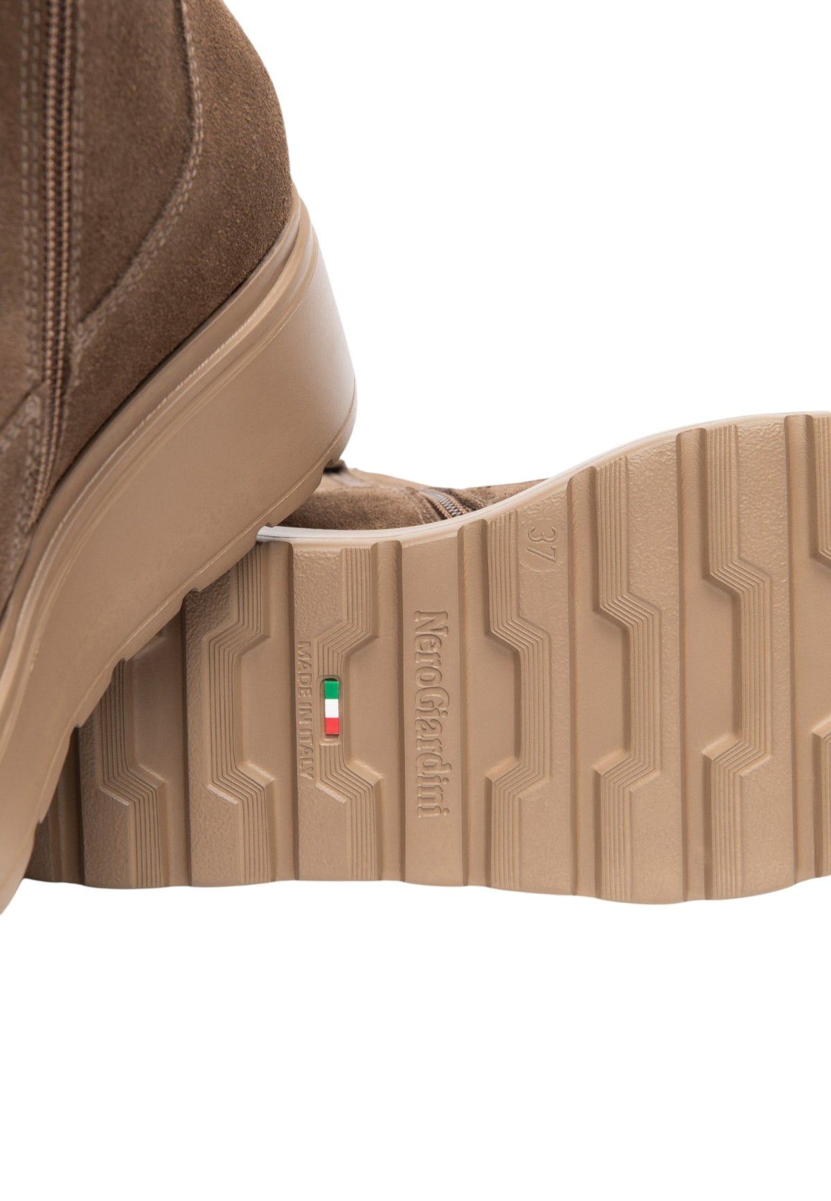 Stivaletti Chelsea Donna Nero Giardini Tomaia in pelle scamosciata e tessuto, gambale morbido, chiusura laterale con zip, suola platform, Made in Italy  I618111D