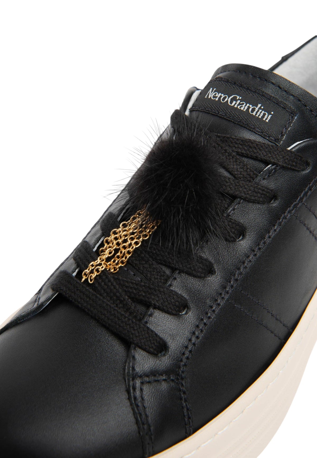 Sneakers Basse Donna Nero Giardini Tomaia in pelle, chiusura con lacci, pompon decorativo, suola platform oversize, Made in Italy  I617440D