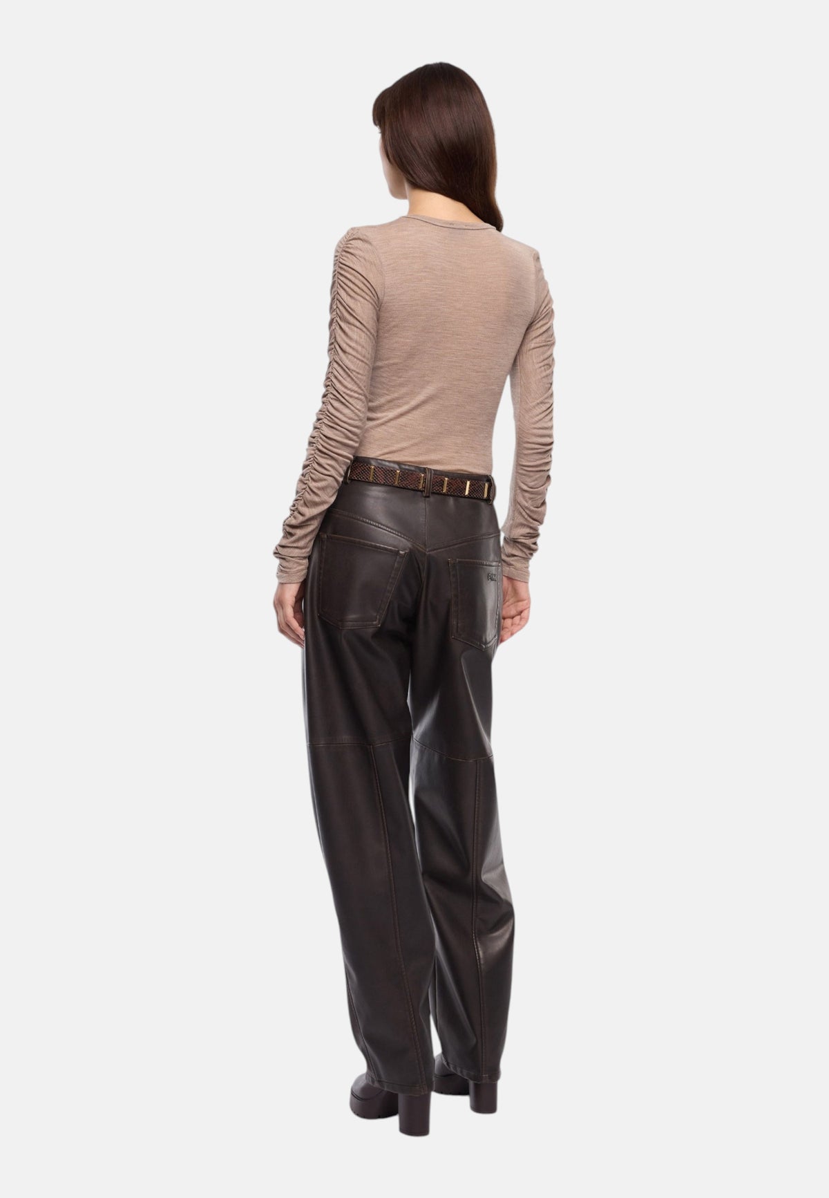Maglia A Girocollo Donna Pinko Cotone e lana, lavorazione a costine, linea aderente, girocollo con bordo doppio, maniche lunghe arricciate, logo lettering ricamato sul petto Muscari 107317A3H0