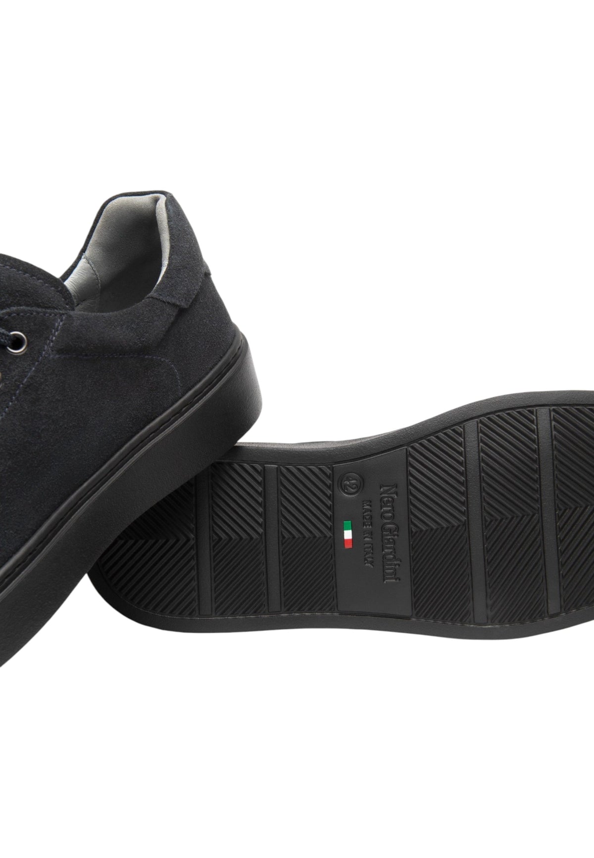 Sneakers Basse Uomo Nero Giardini Tomaia in pelle, chiusura con lacci, punta tonda, suola a cassetta in gomma, logo laterale, Made in Italy  I601382U